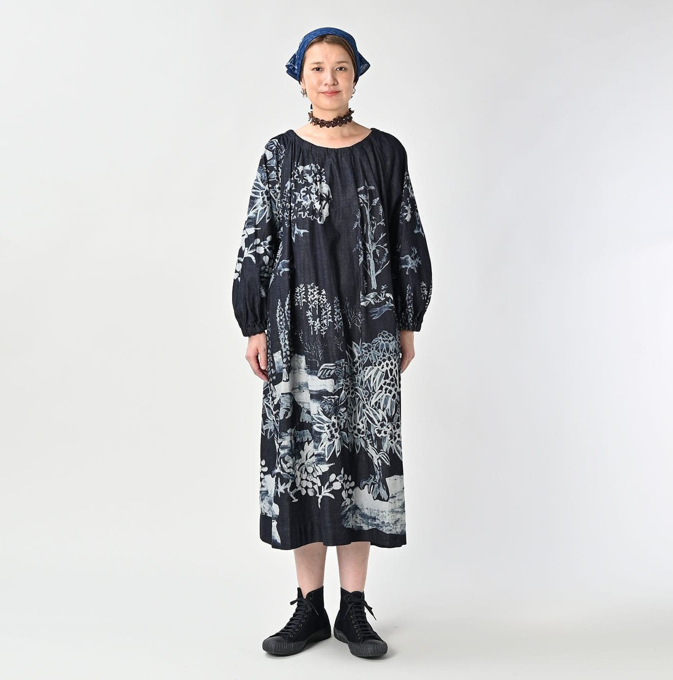 Indigo Wonderland Print Tuck Dress Female Model