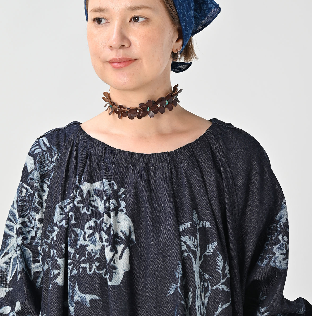 Indigo Wonderland Print Tuck Dress Detail