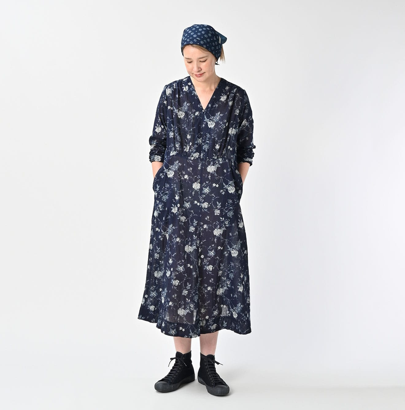 Indigo 45 Gauze Antique Flower Print Dress Female Model