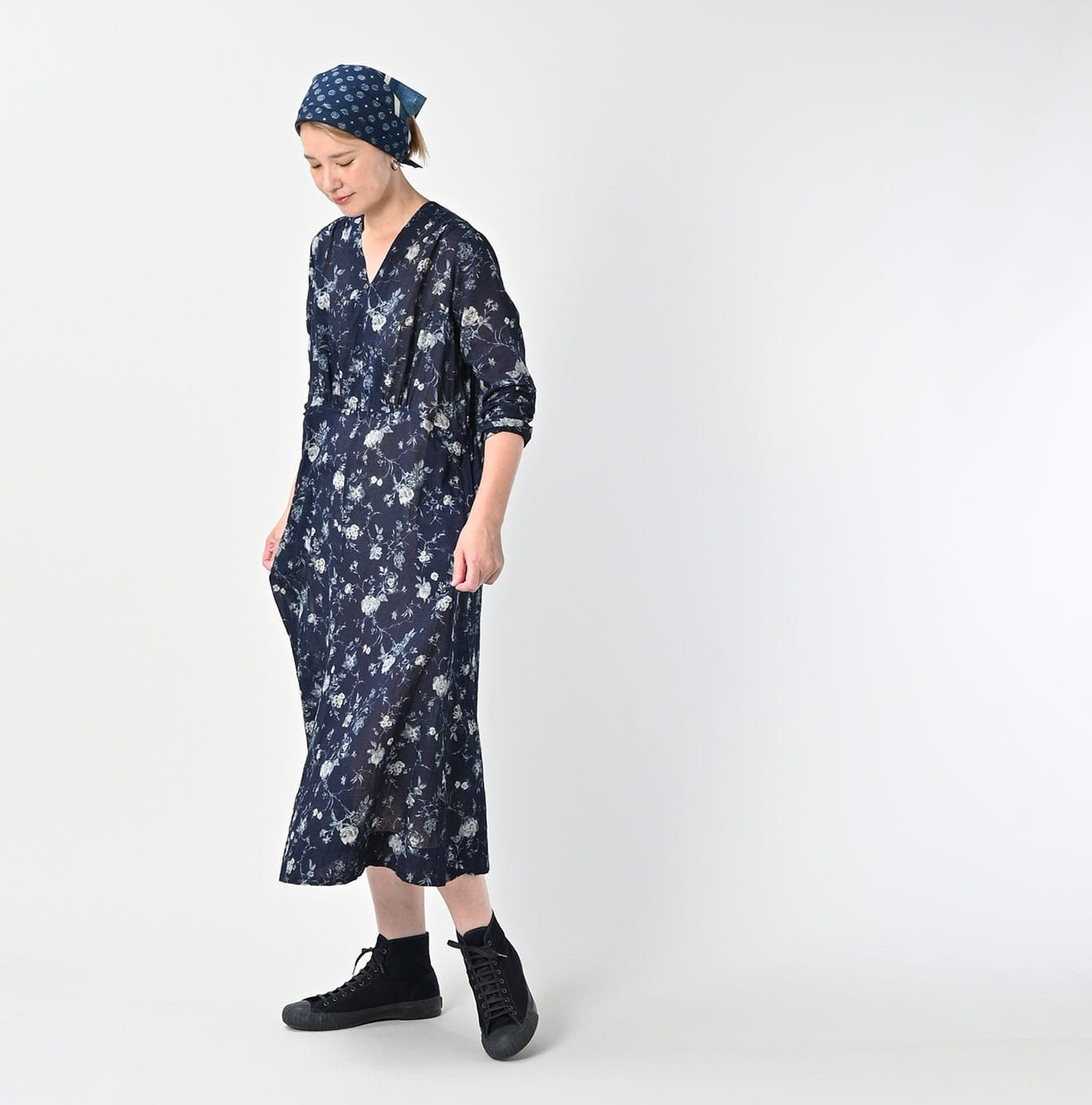 Indigo 45 Gauze Antique Flower Print Dress Female Model