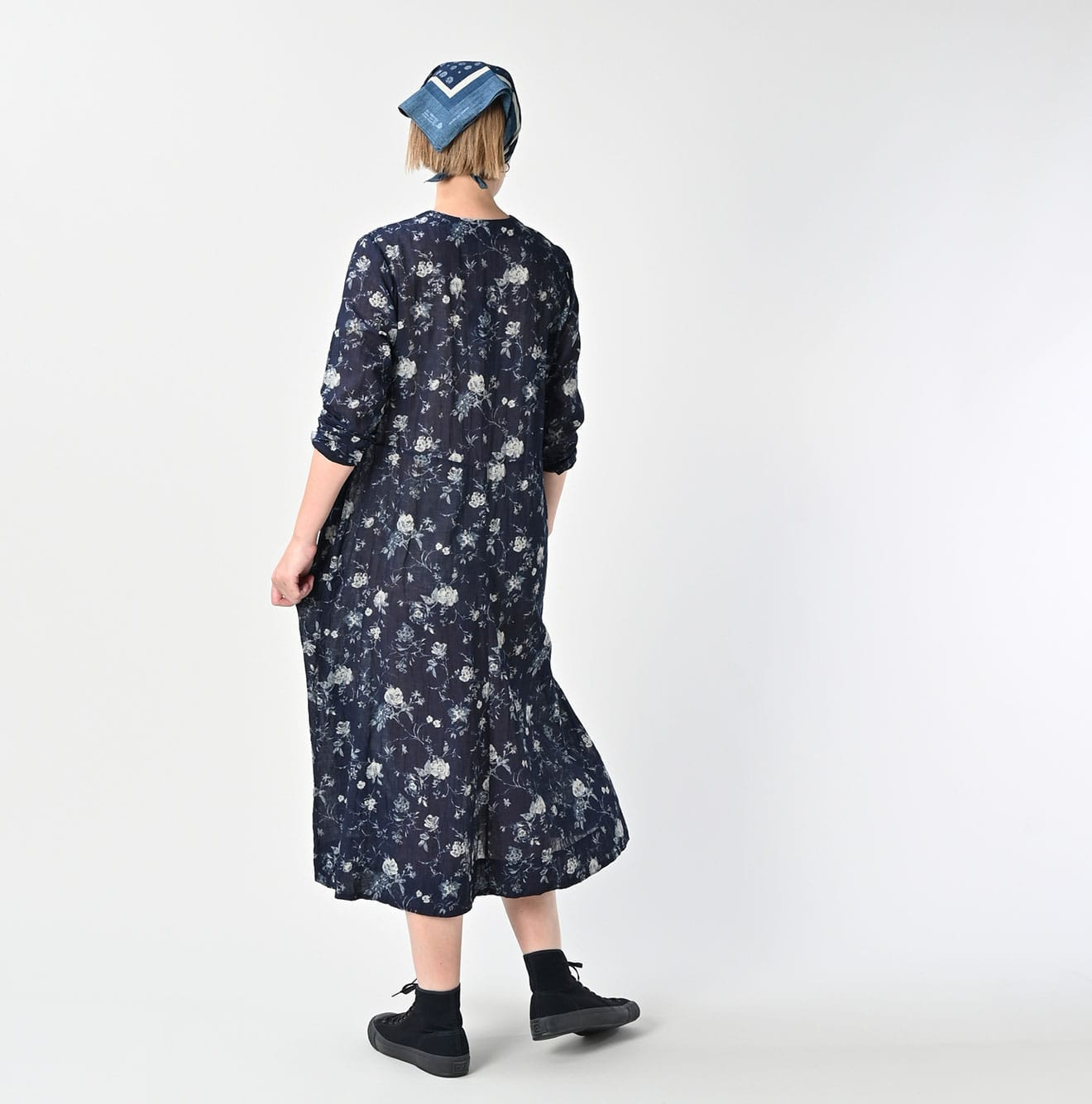 Indigo 45 Gauze Antique Flower Print Dress Female Model