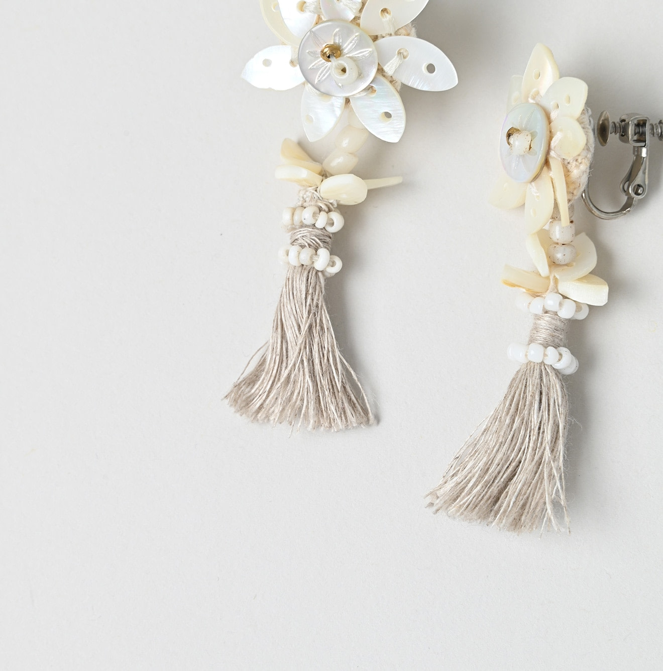 SUN Shell Flower Earrings Detail