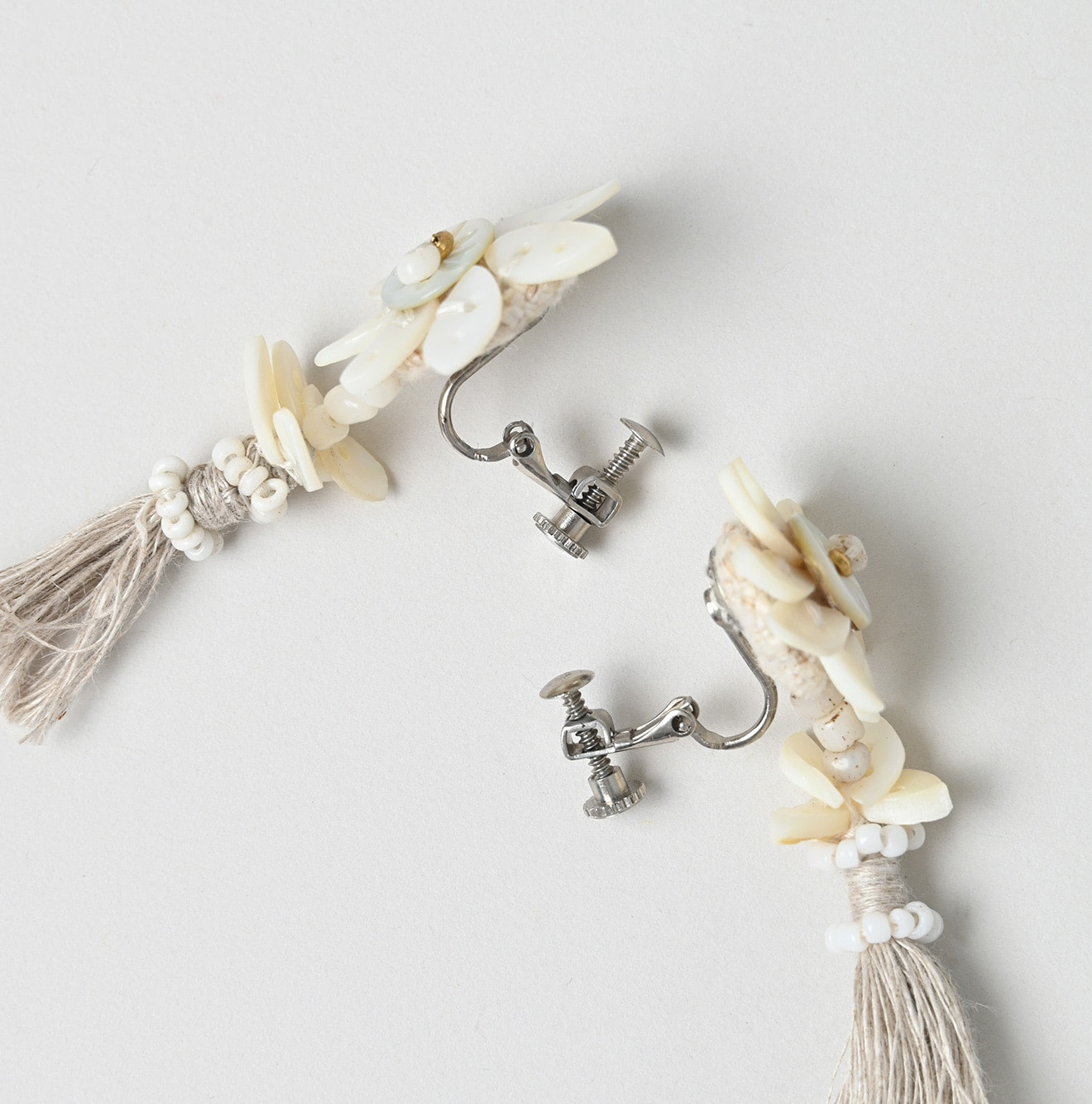 SUN Shell Flower Earrings Detail