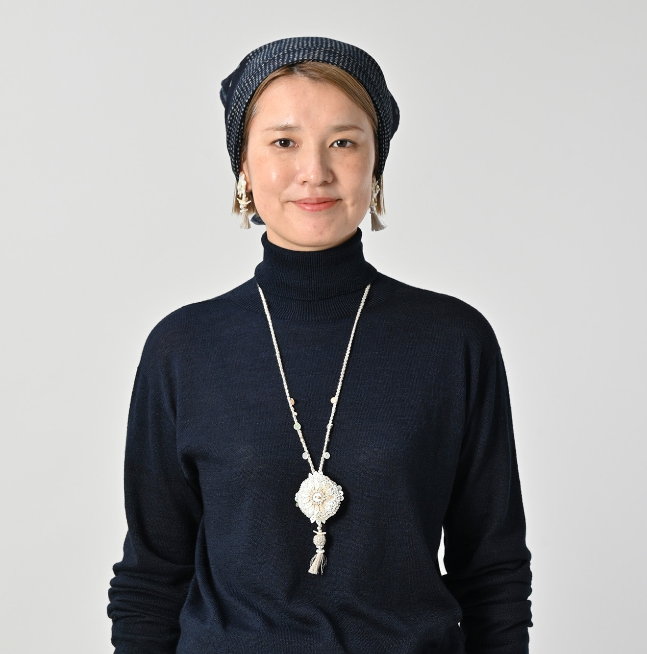 SUN Shell Flower Necklace Female Model
