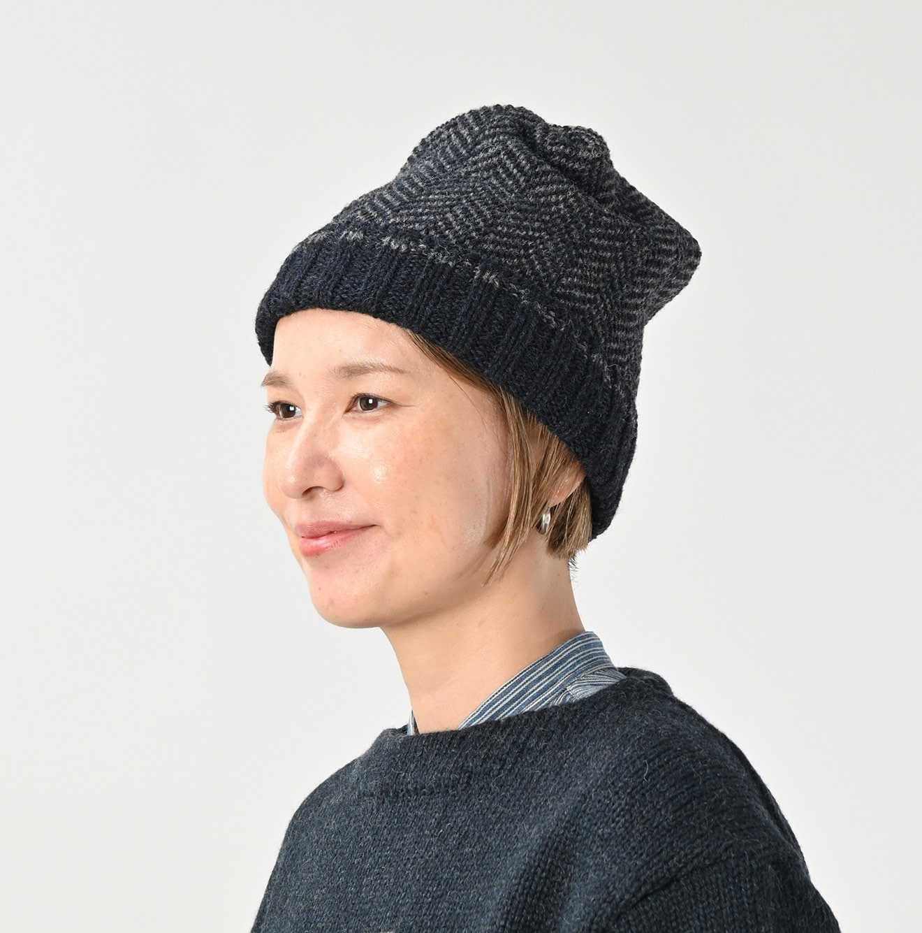 Shetland Tweed Knit Cap Female Model