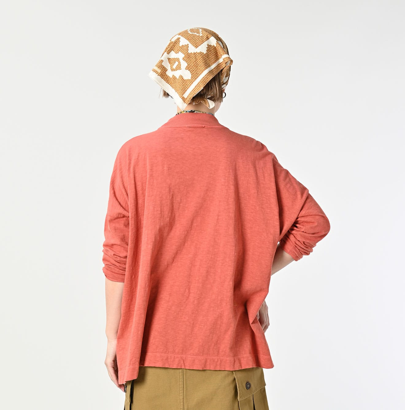 Plant Dyed Yock Neck Big Slit T-shirt Female Model