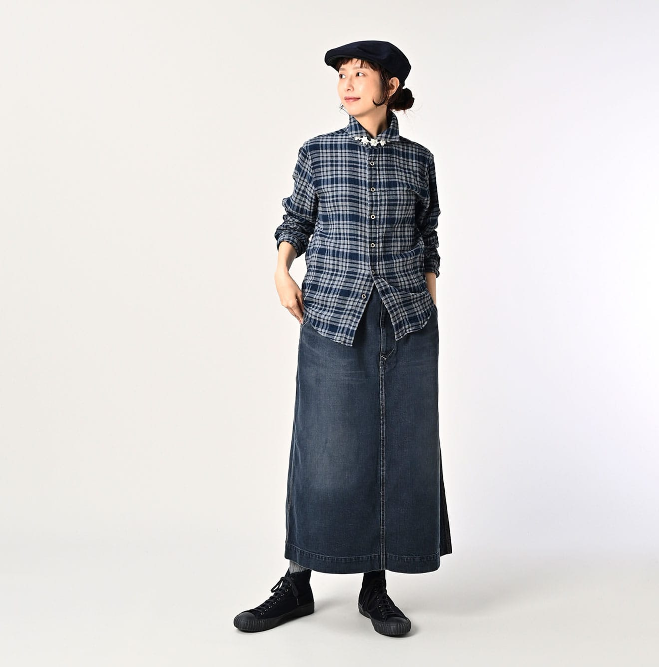 Indigo FuwaFuwa Double Woven 908 Lofer Shirt Female Model