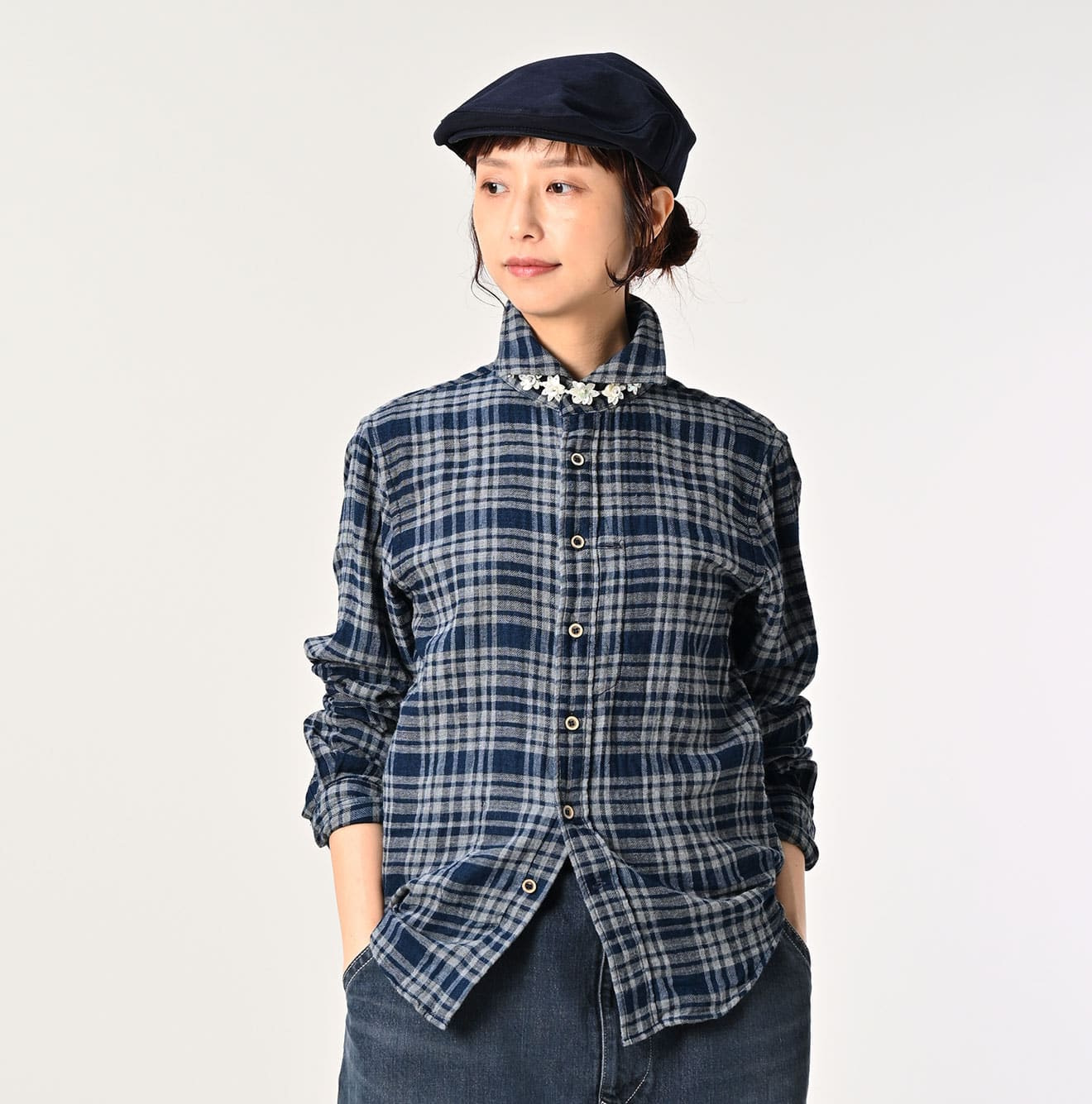 Indigo FuwaFuwa Double Woven 908 Lofer Shirt Female Model