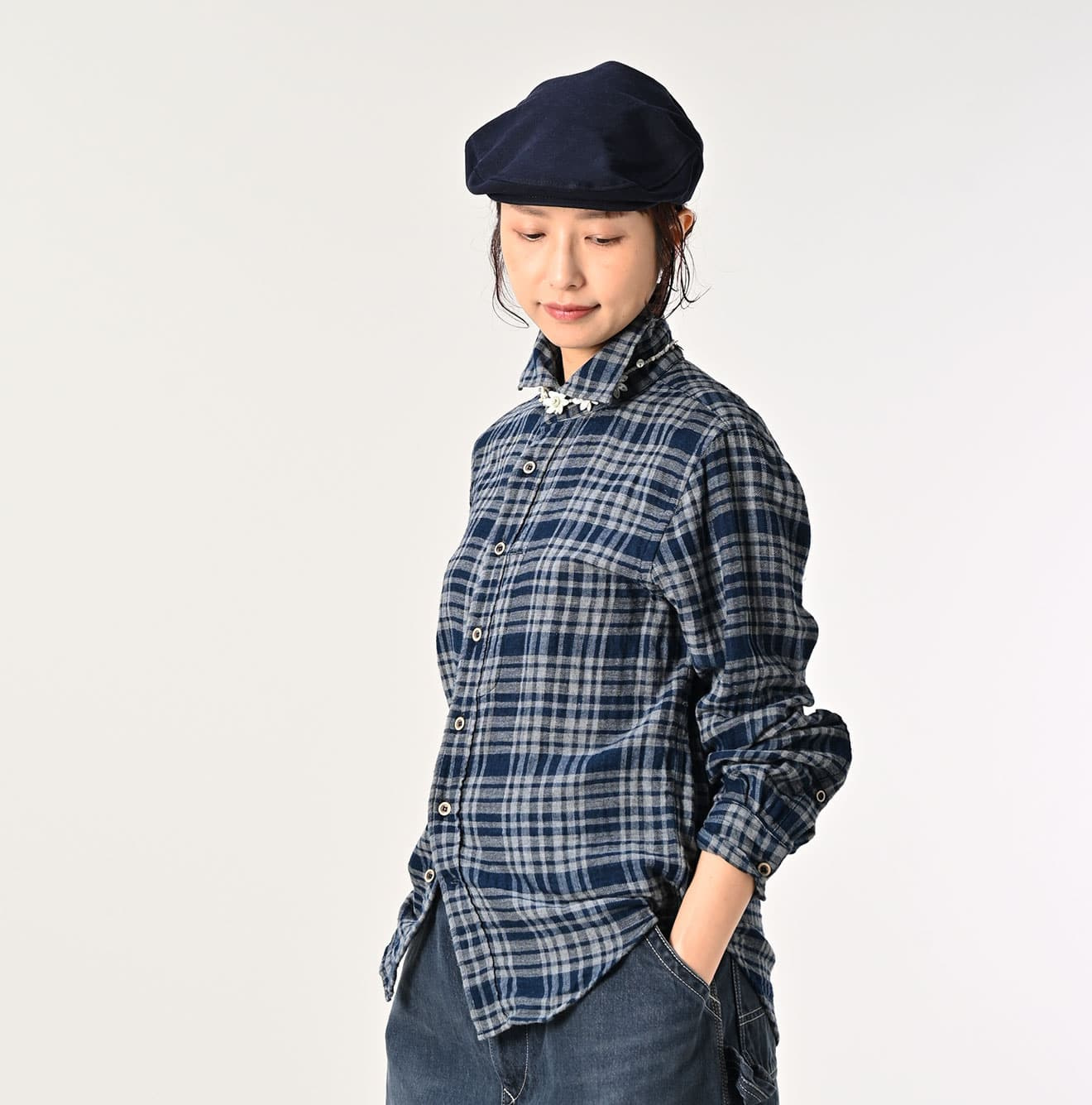 Indigo FuwaFuwa Double Woven 908 Lofer Shirt Female Model