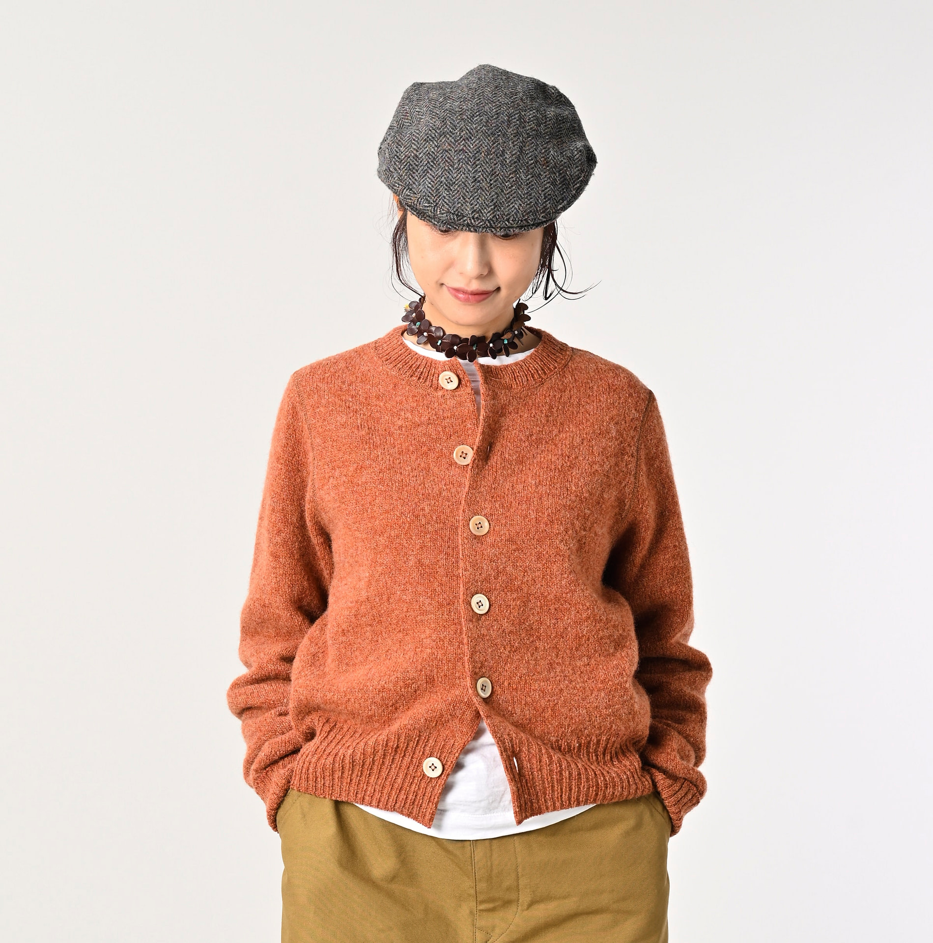 Shetland Wool Boiled Cardigan Female Model