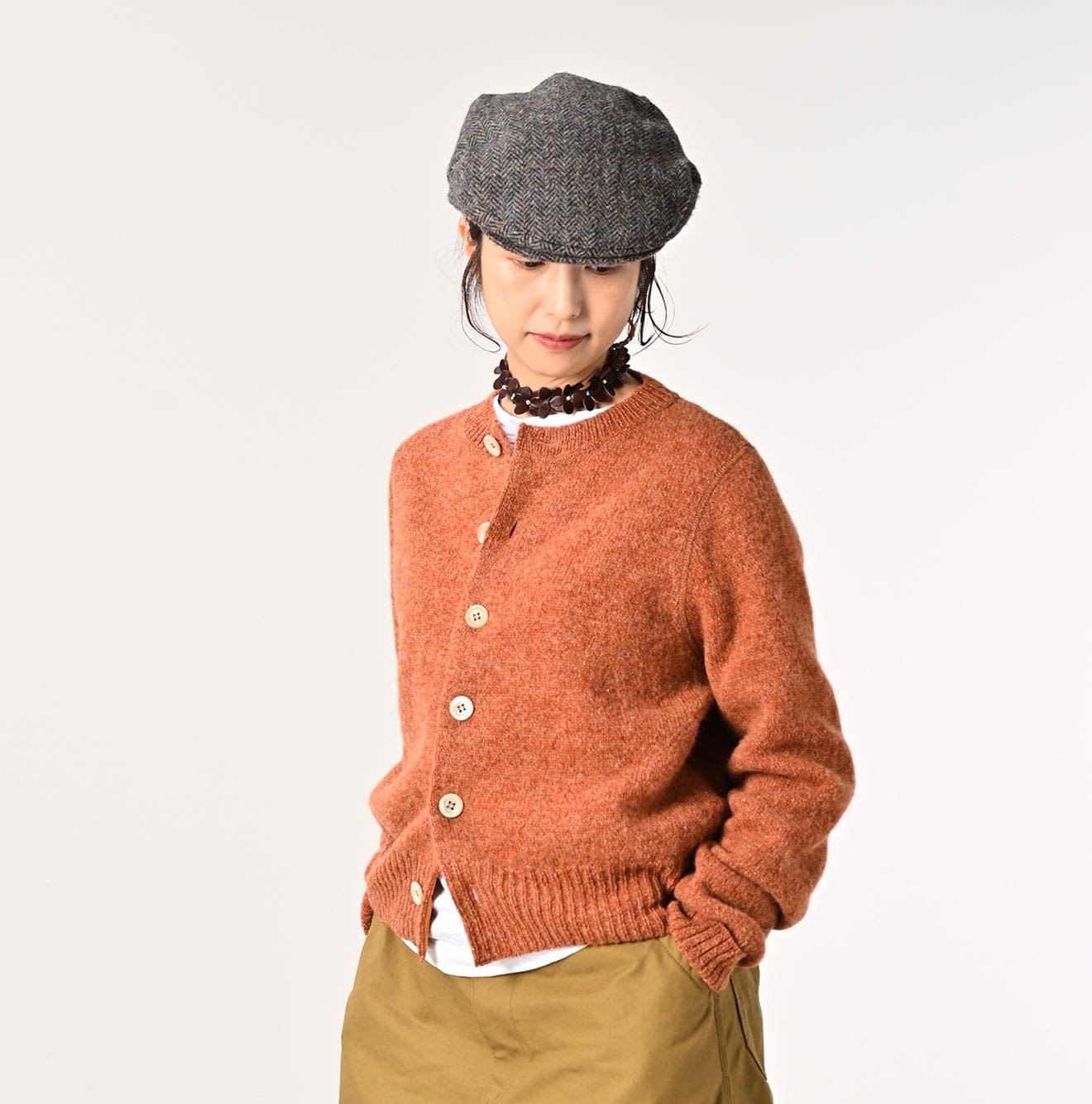 Shetland Wool Boiled Cardigan Female Model