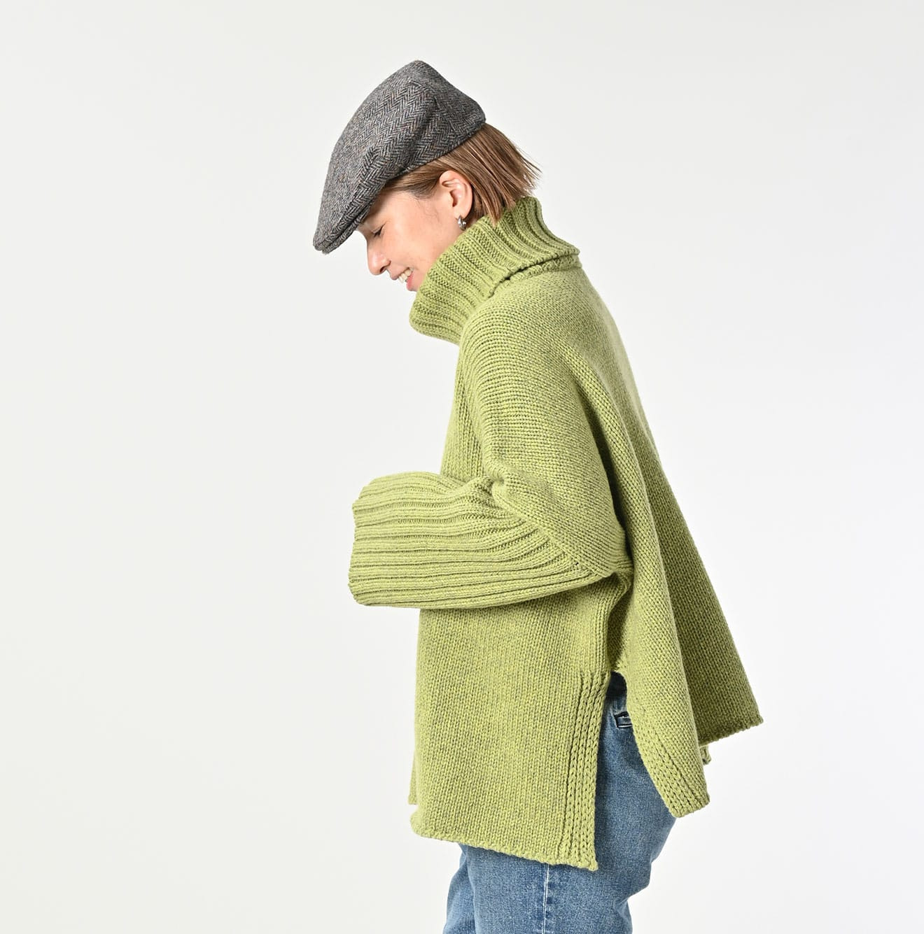 Cashmere Poncho Female Model