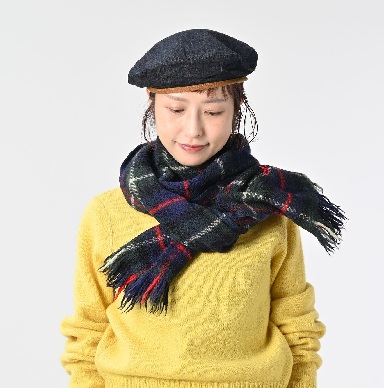 Indian Merino Cashmere Check Muffler Female Model