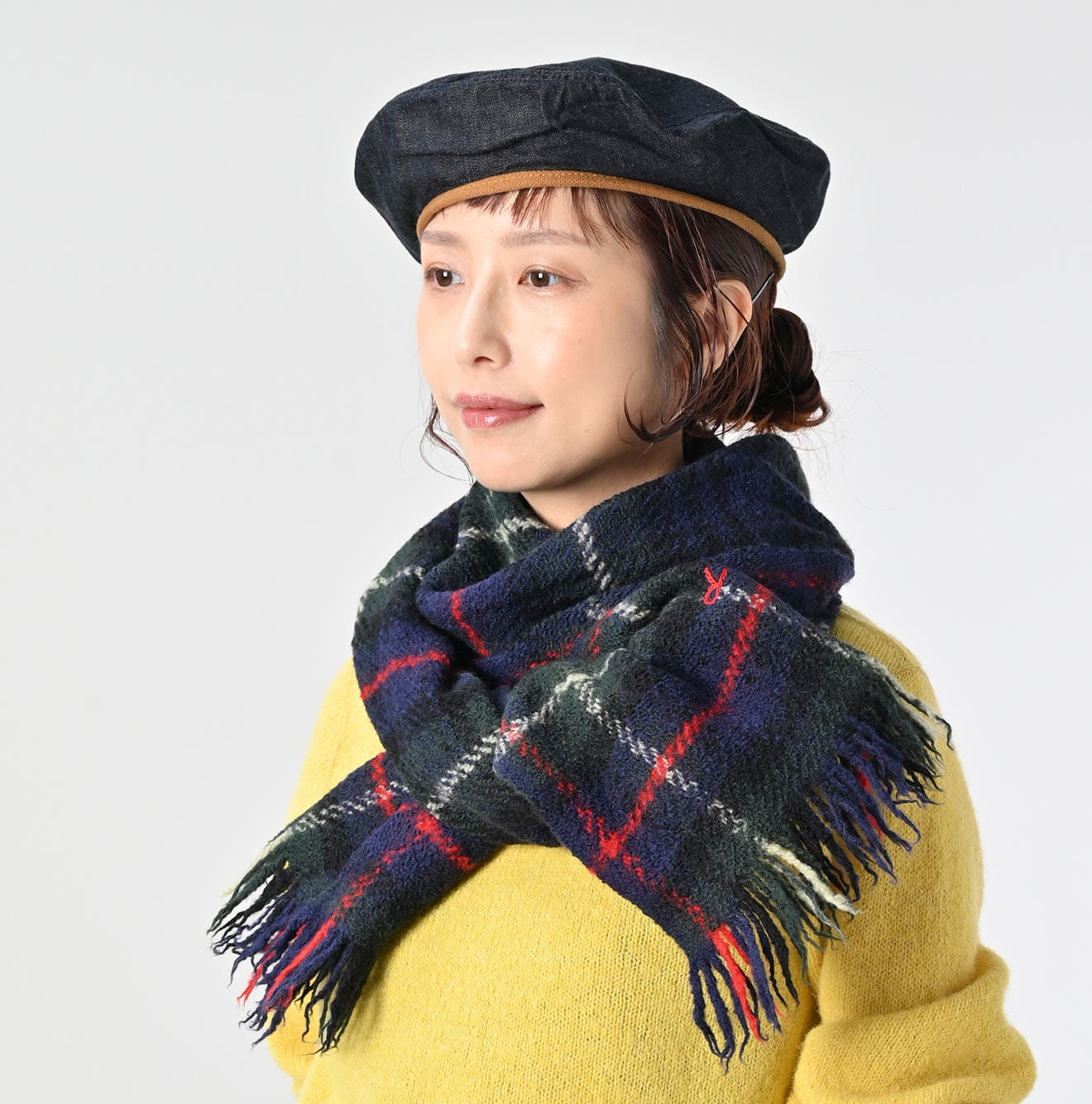 Indian Merino Cashmere Check Muffler Female Model