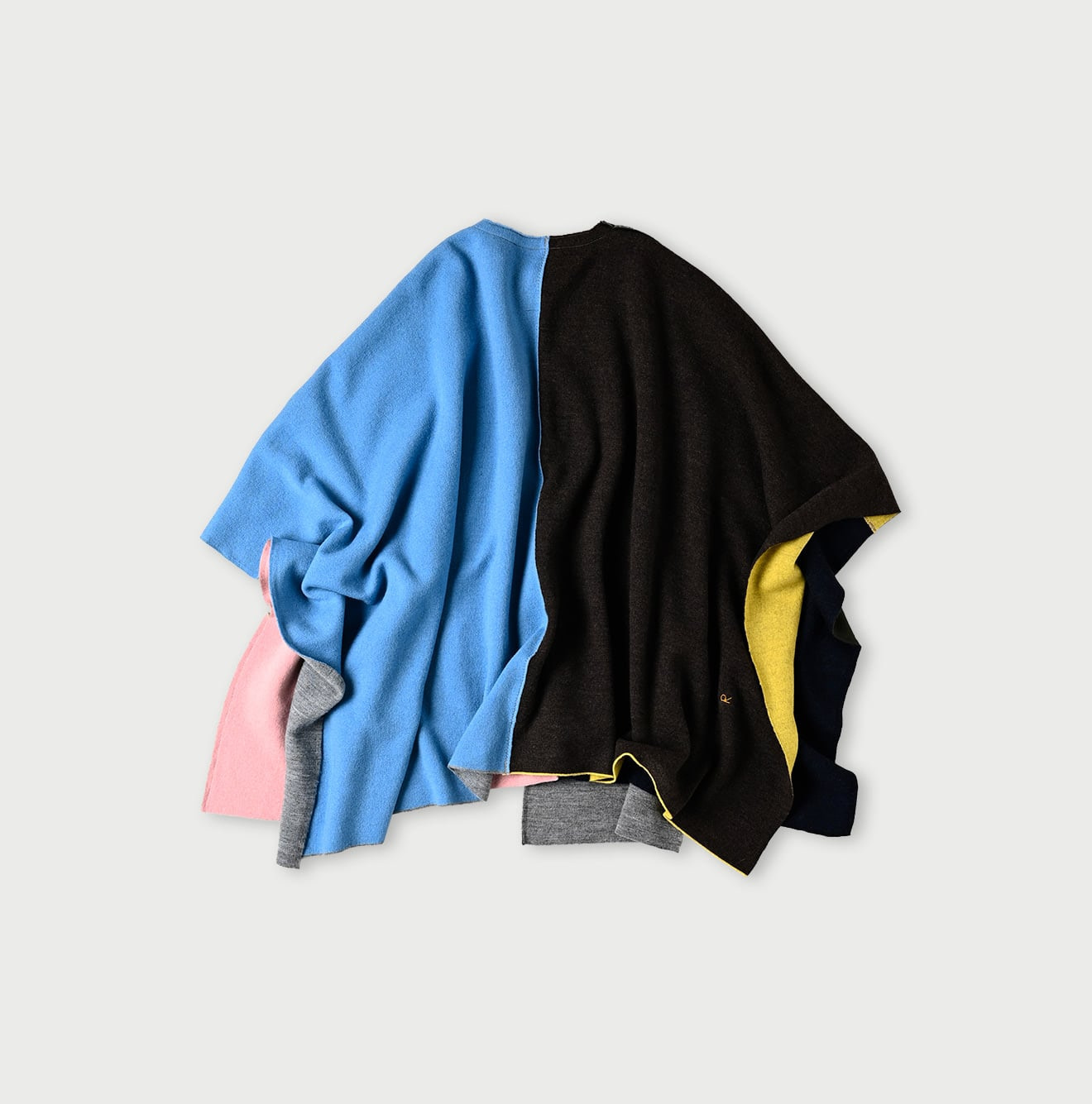 Malti Color Float Boiled Wool Poncho Muffler Back