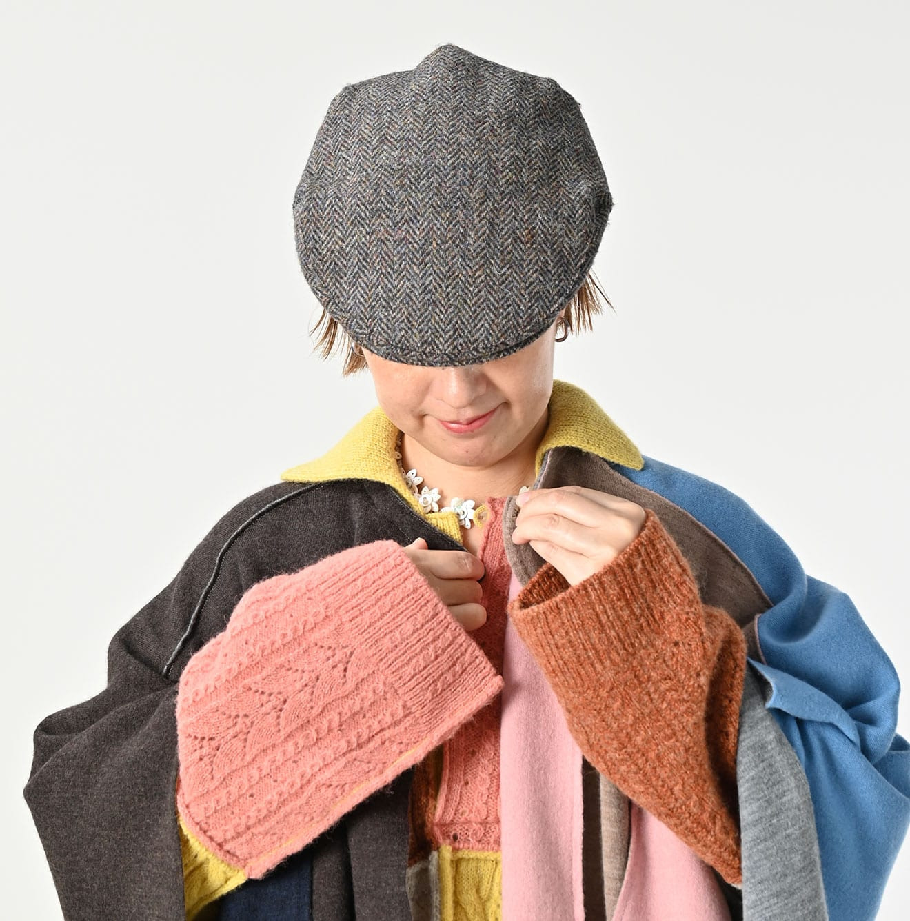 Malti Color Float Boiled Wool Poncho Muffler Female Model