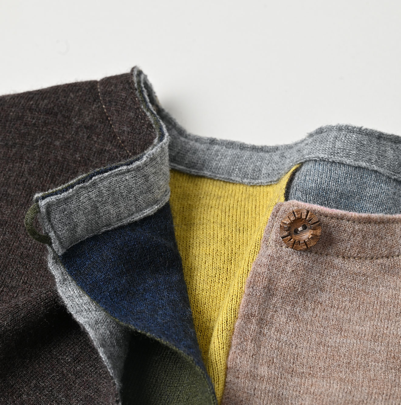 Malti Color Float Boiled Wool Poncho Muffler Detail