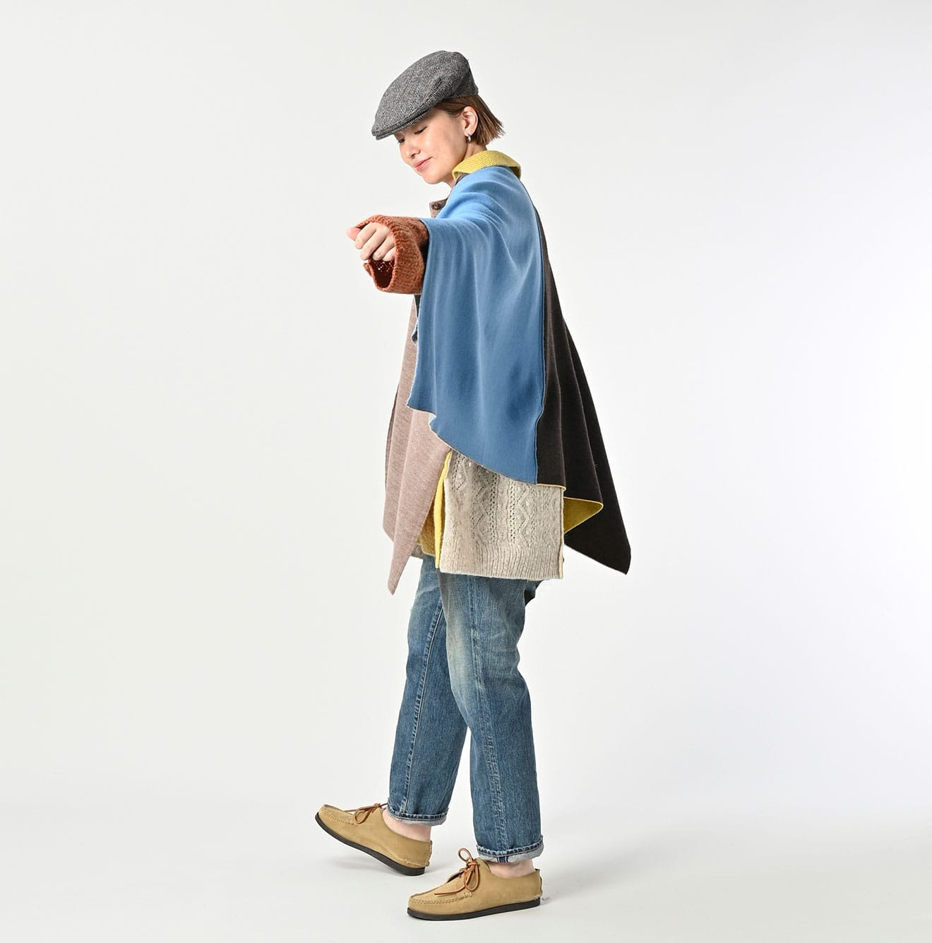 Malti Color Float Boiled Wool Poncho Muffler Female Model