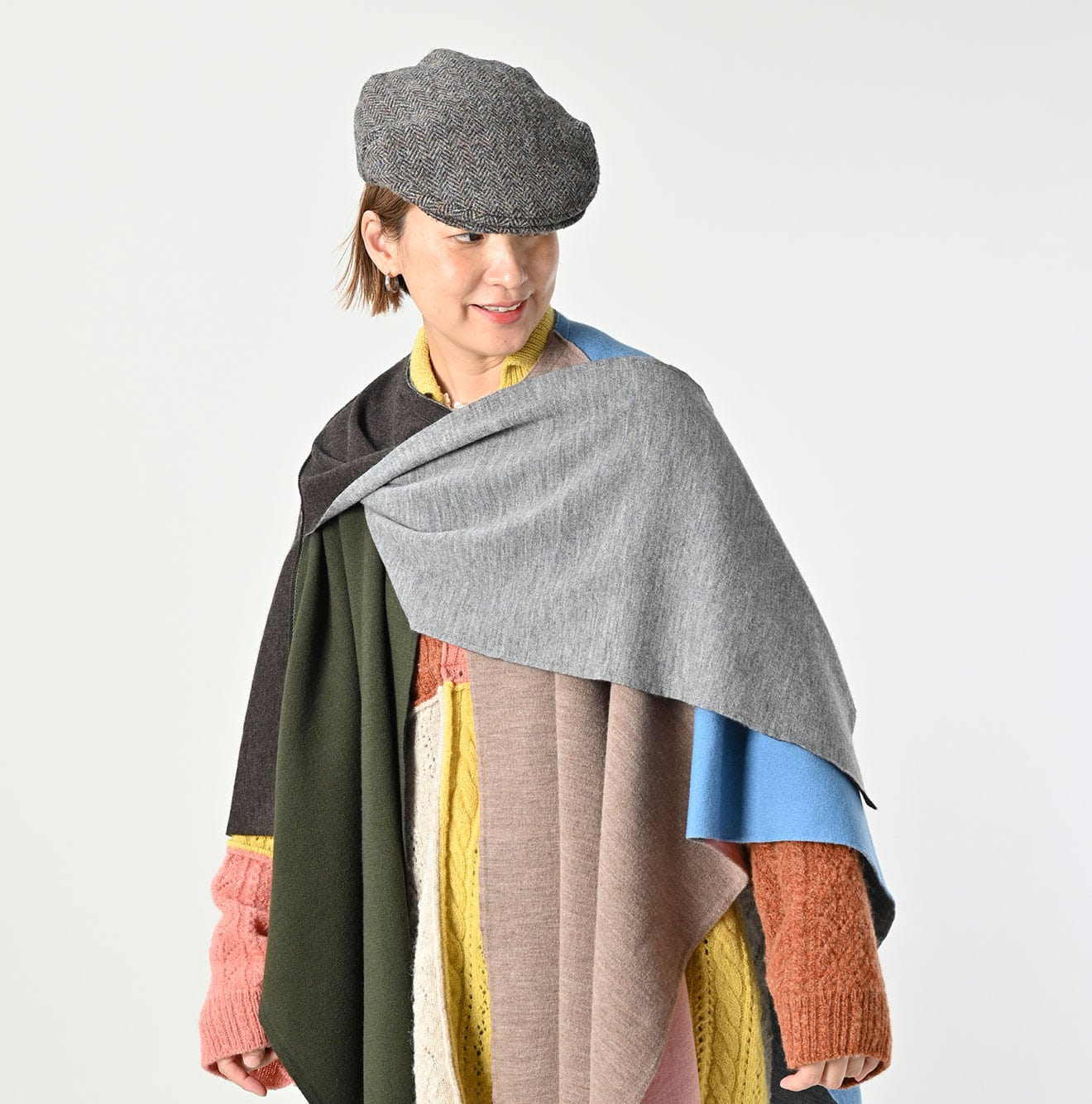 Malti Color Float Boiled Wool Poncho Muffler Female Model