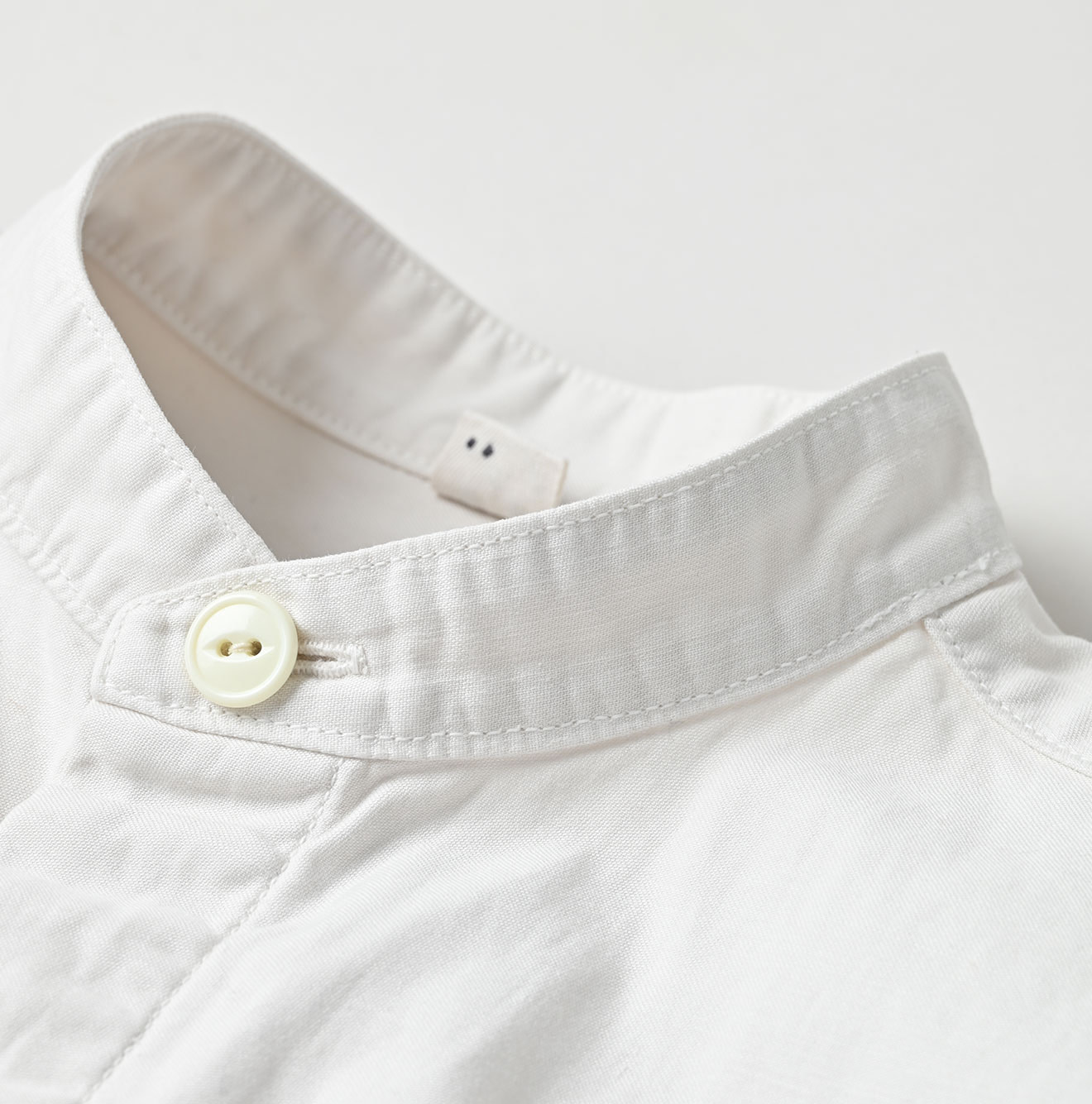 Thin Back Satin 908 Nîmes Shirt Detail