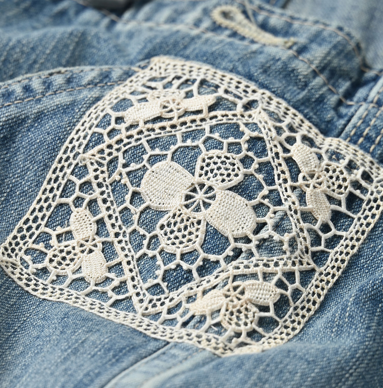 Mugihiko 908 Overalls APPARE Finish Lace Lace Detail