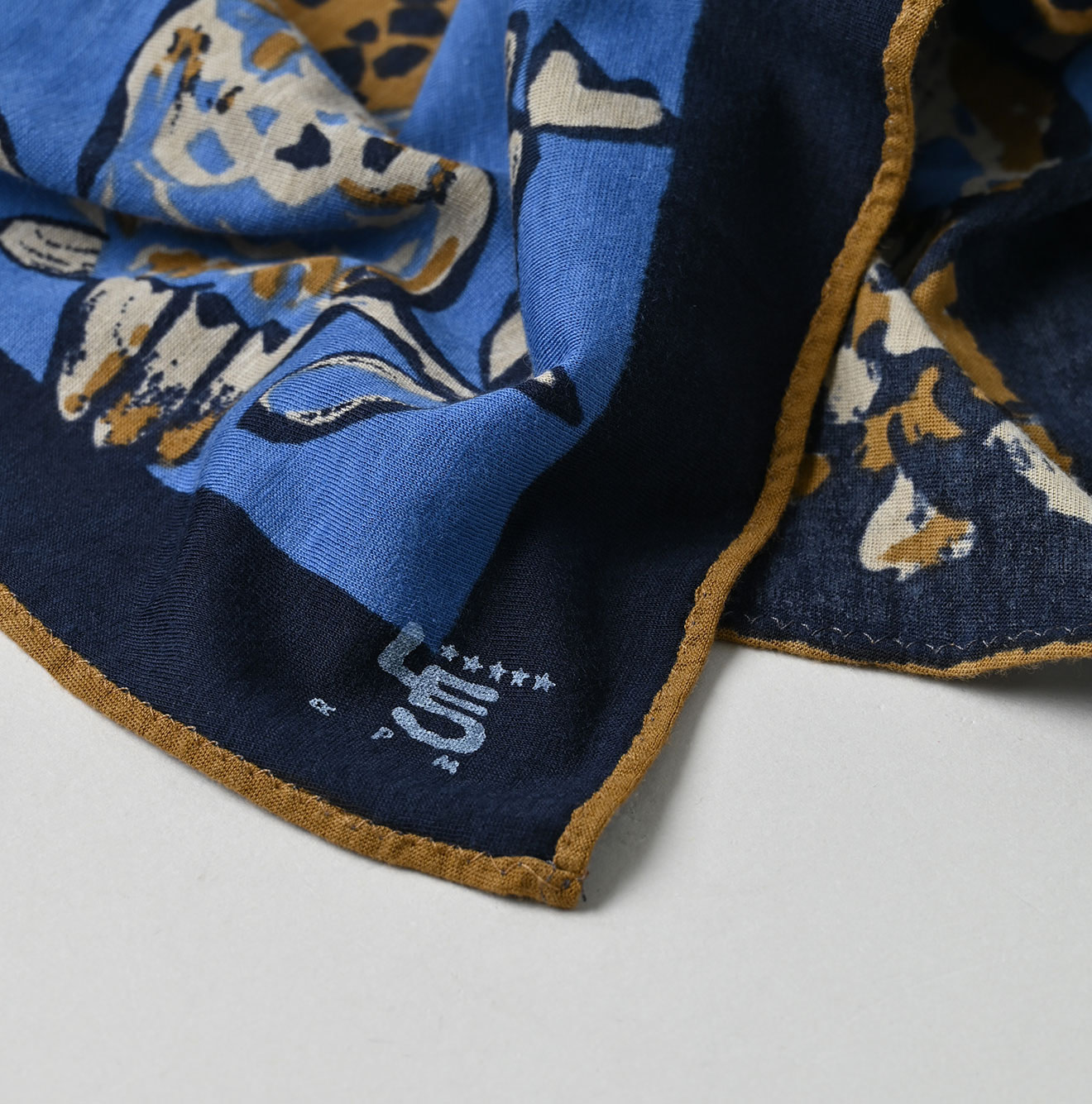Tenjiku Wonderland Print Bandana Detail