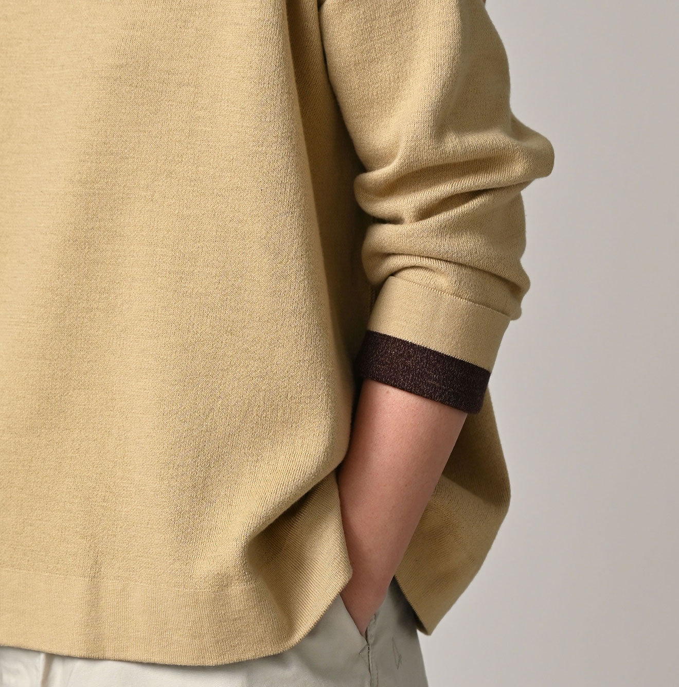 Smooth Yock Neck M Shirt Detail