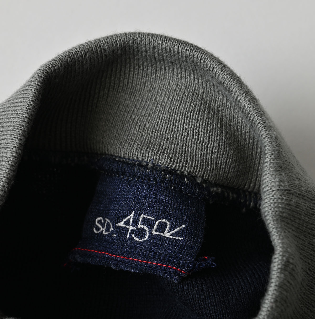 Smooth Yock Neck M Shirt Detail