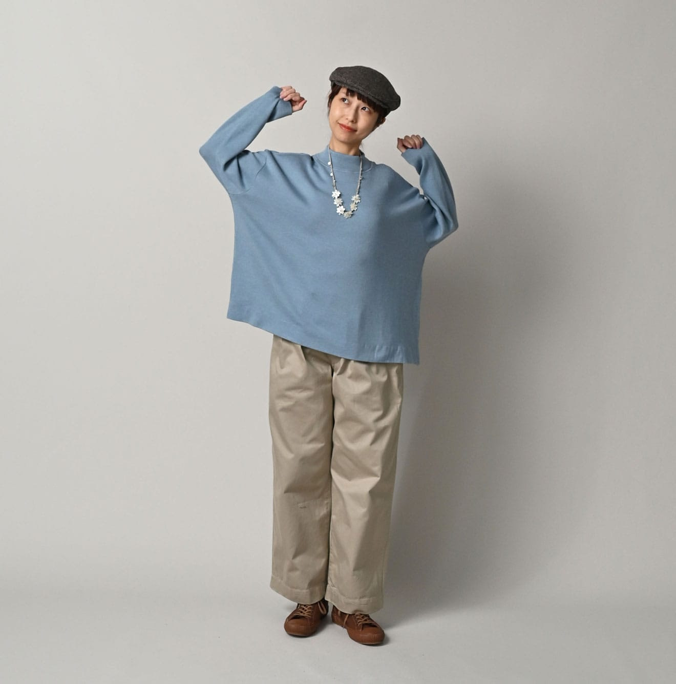 Smooth Yock Neck M Shirt Female Model