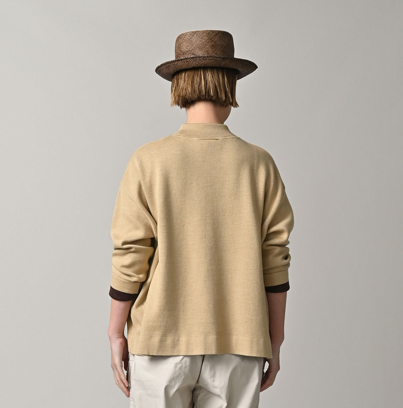 Smooth Yock Neck M Shirt Female Model