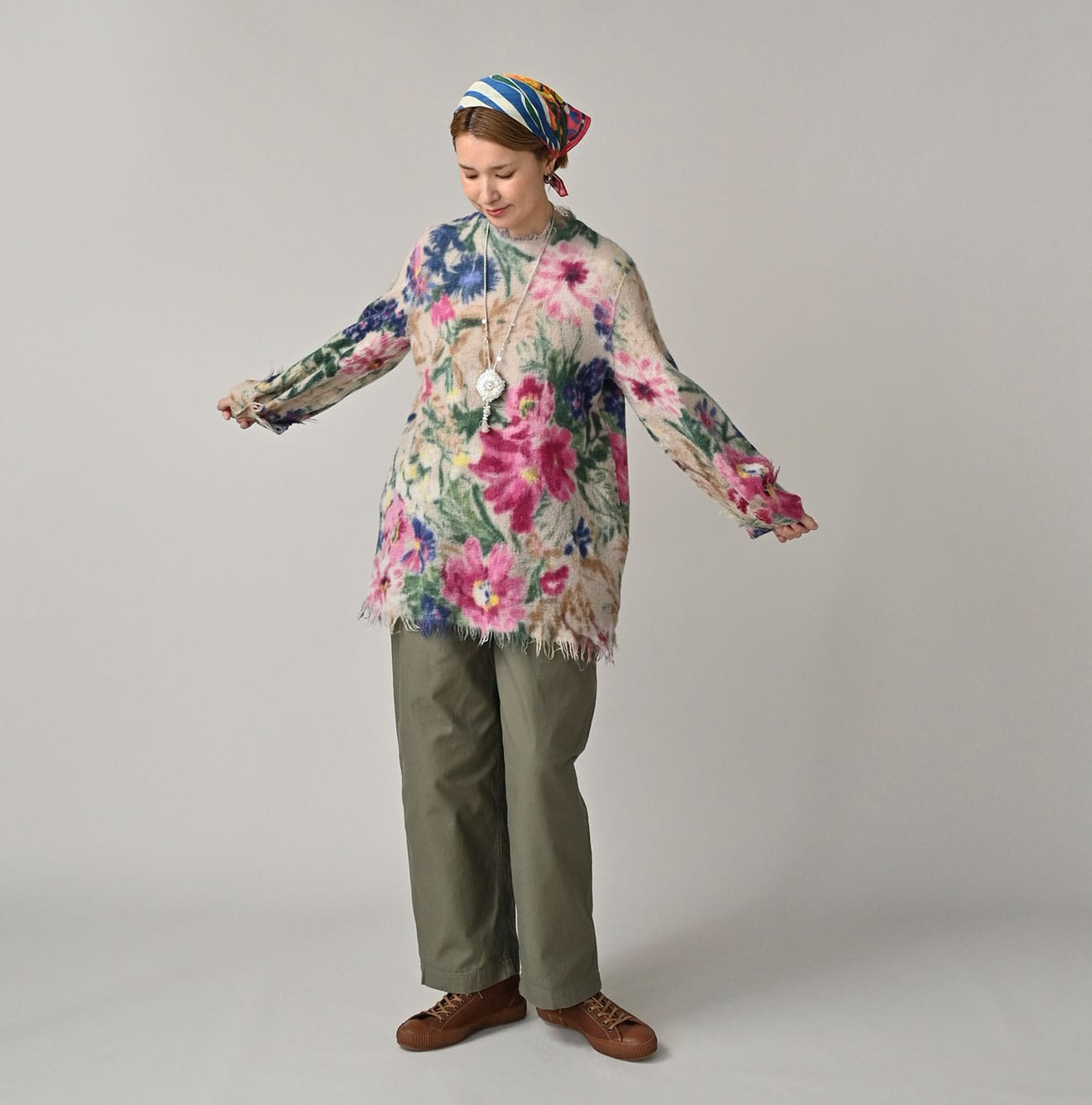 Boiled Wool Jardin Print Poyon Blouse Female Model