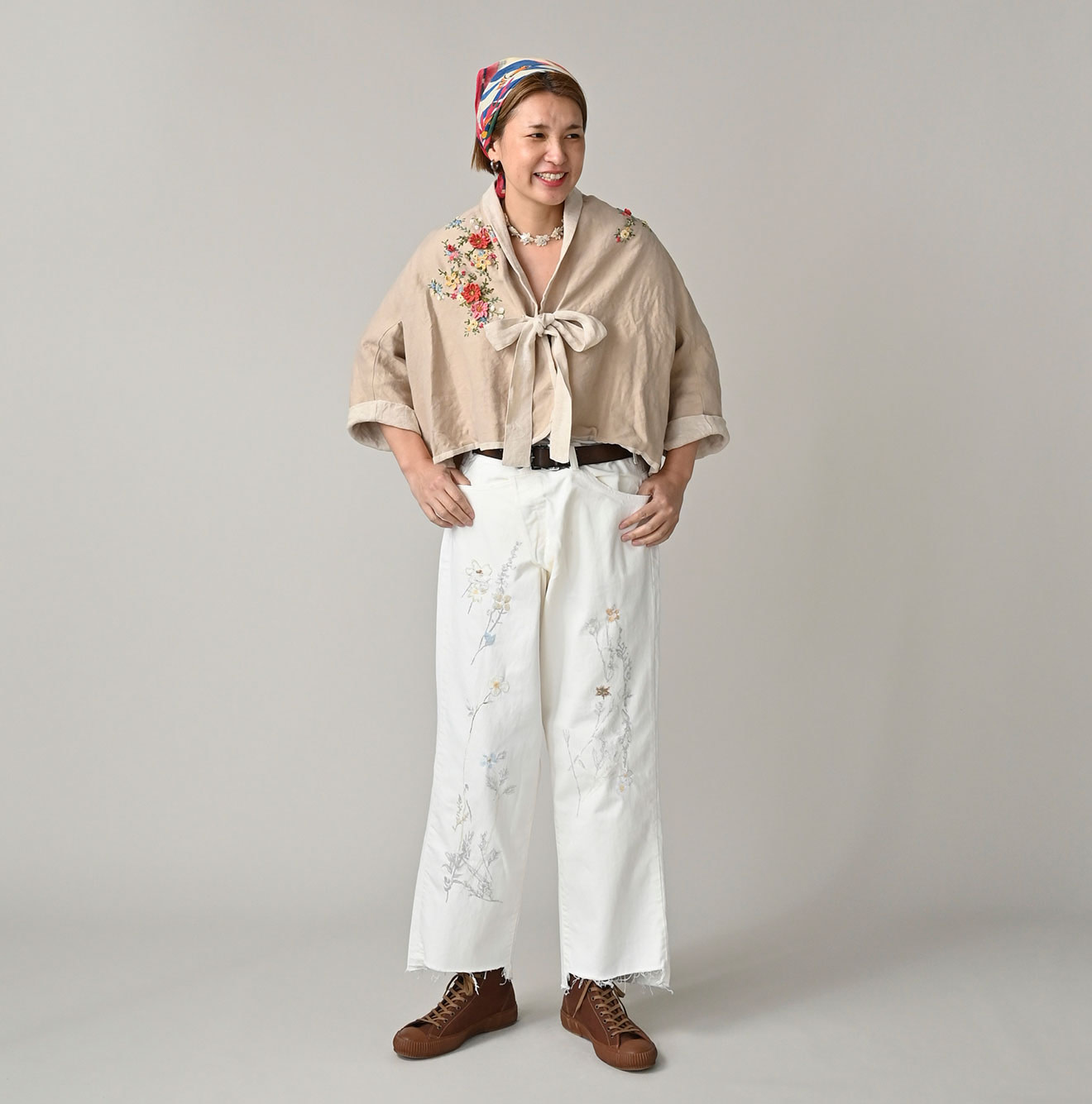 Linen Layered Embroidery Bolero Female Model