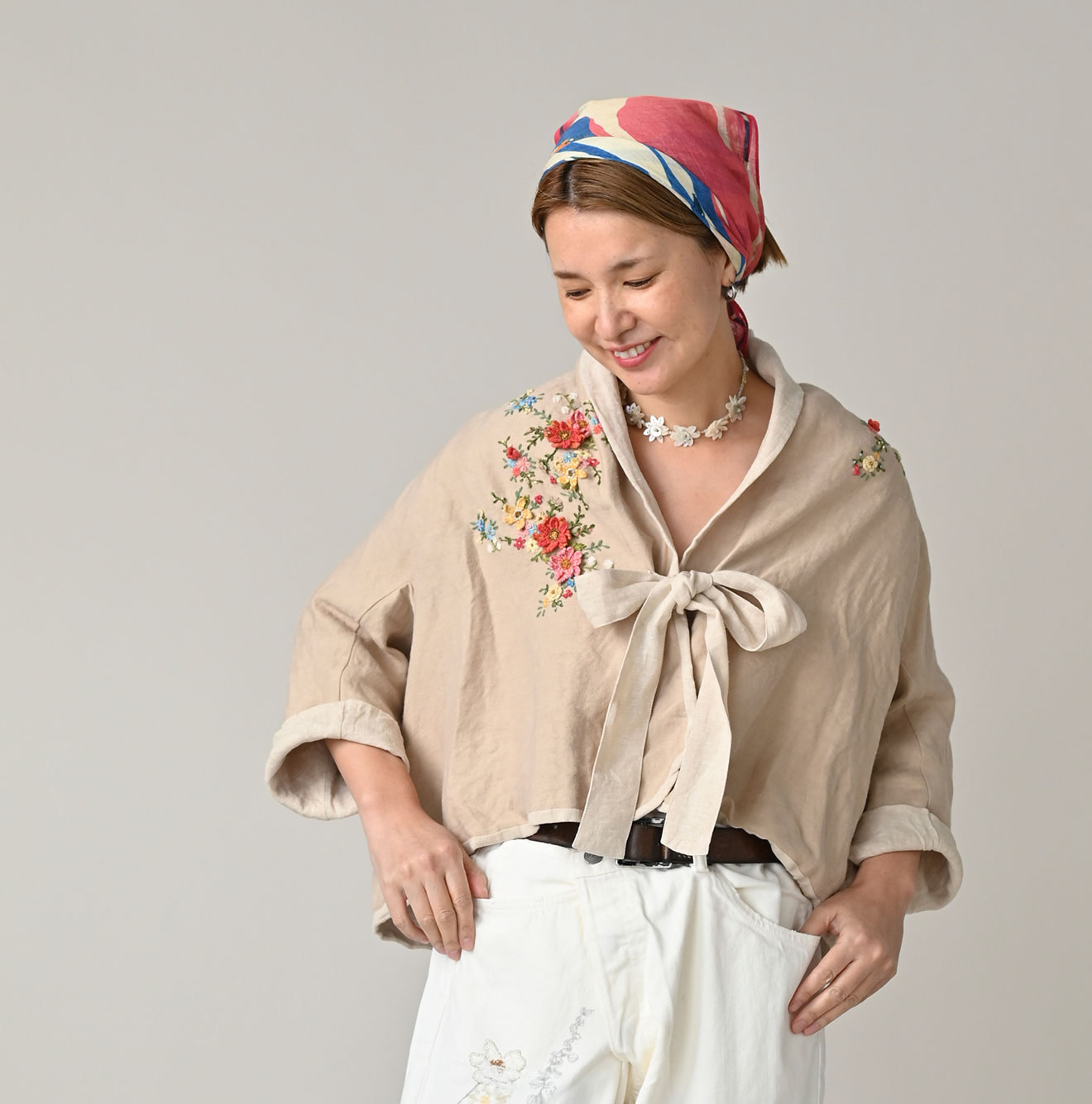 Linen Layered Embroidery Bolero Female Model