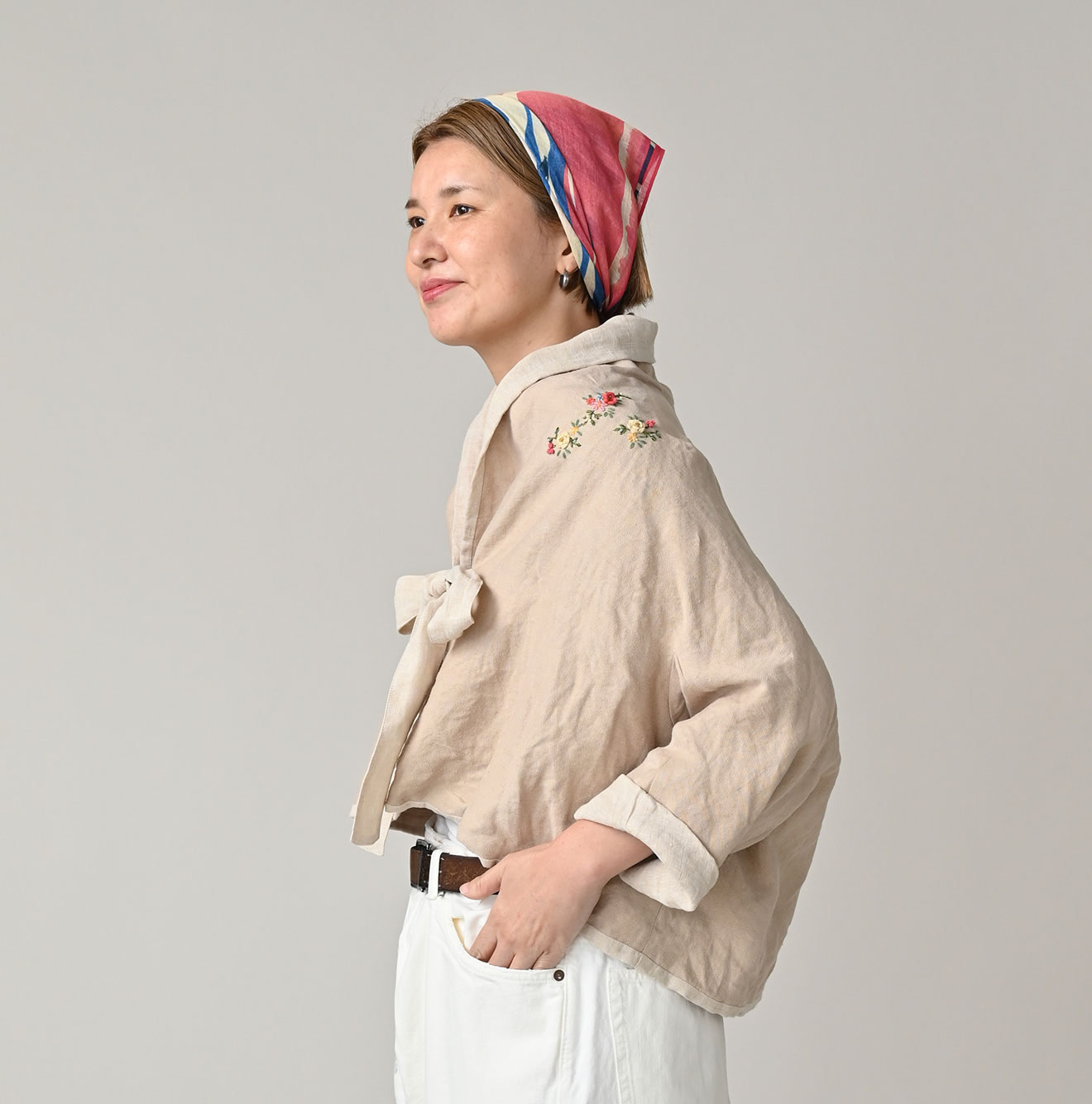 Linen Layered Embroidery Bolero Female Model