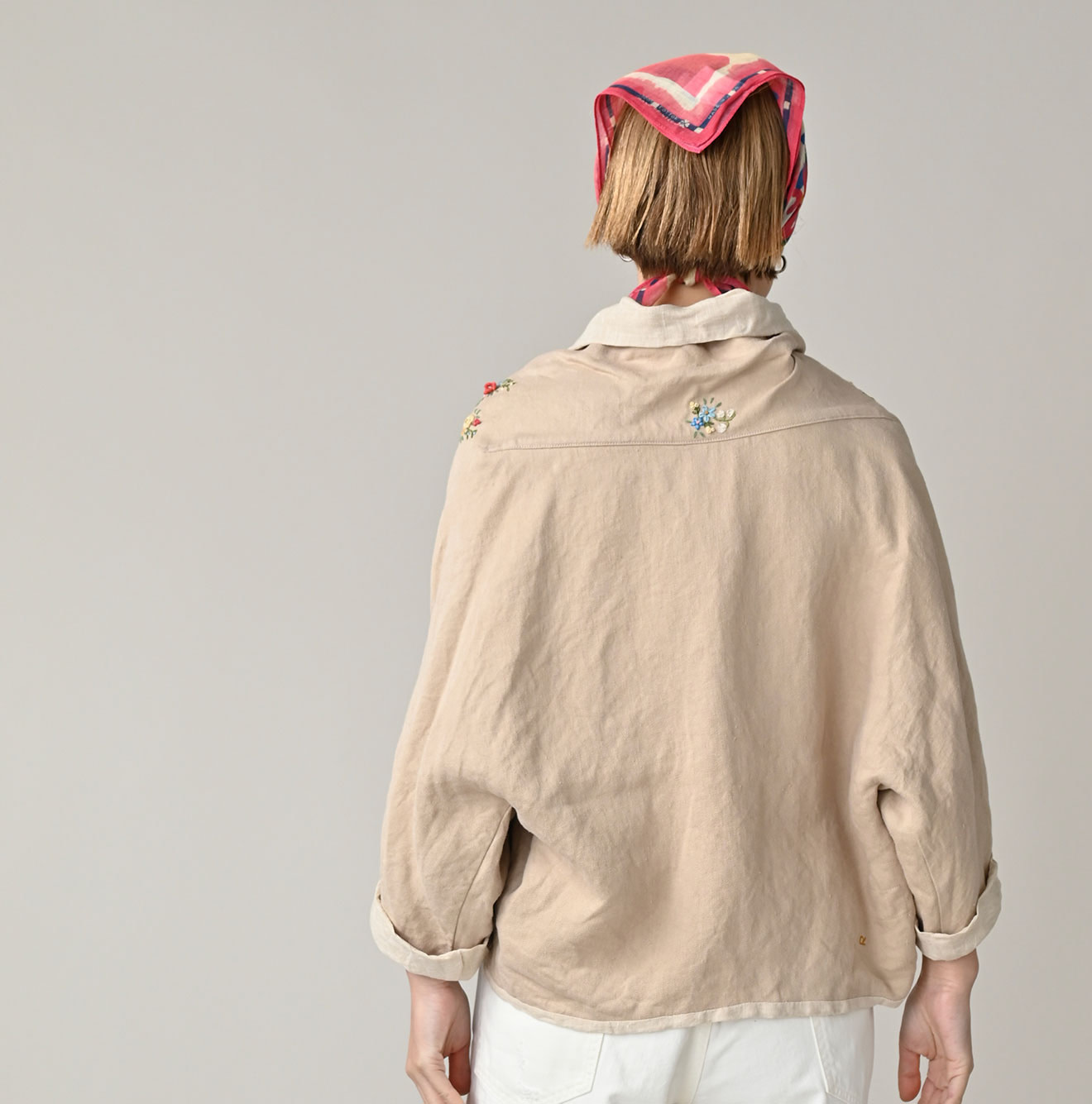 Linen Layered Embroidery Bolero Female Model