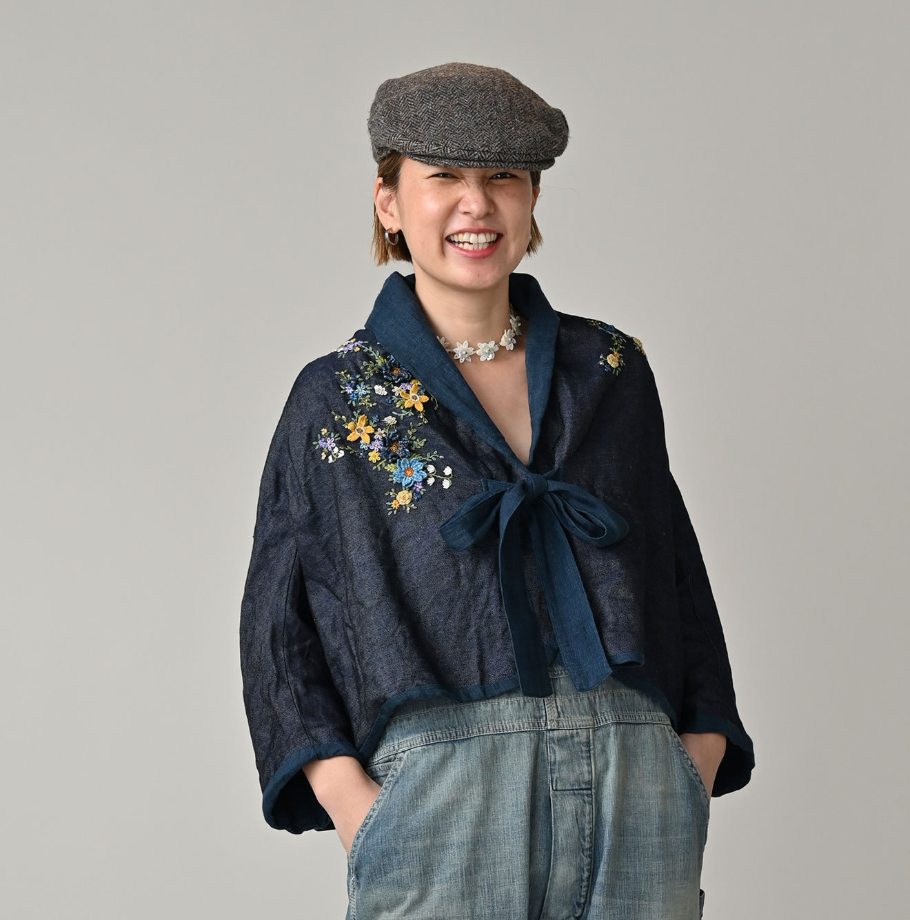 Ai Indigo Linen Layered Embroidery Bolero Female Model