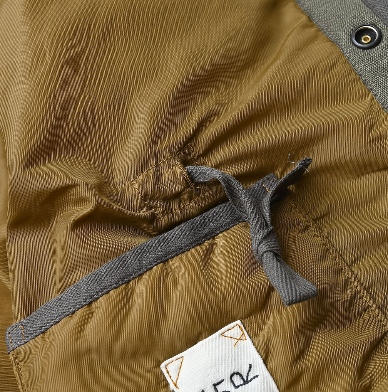 Weather 908 Quilting Blouson Detail