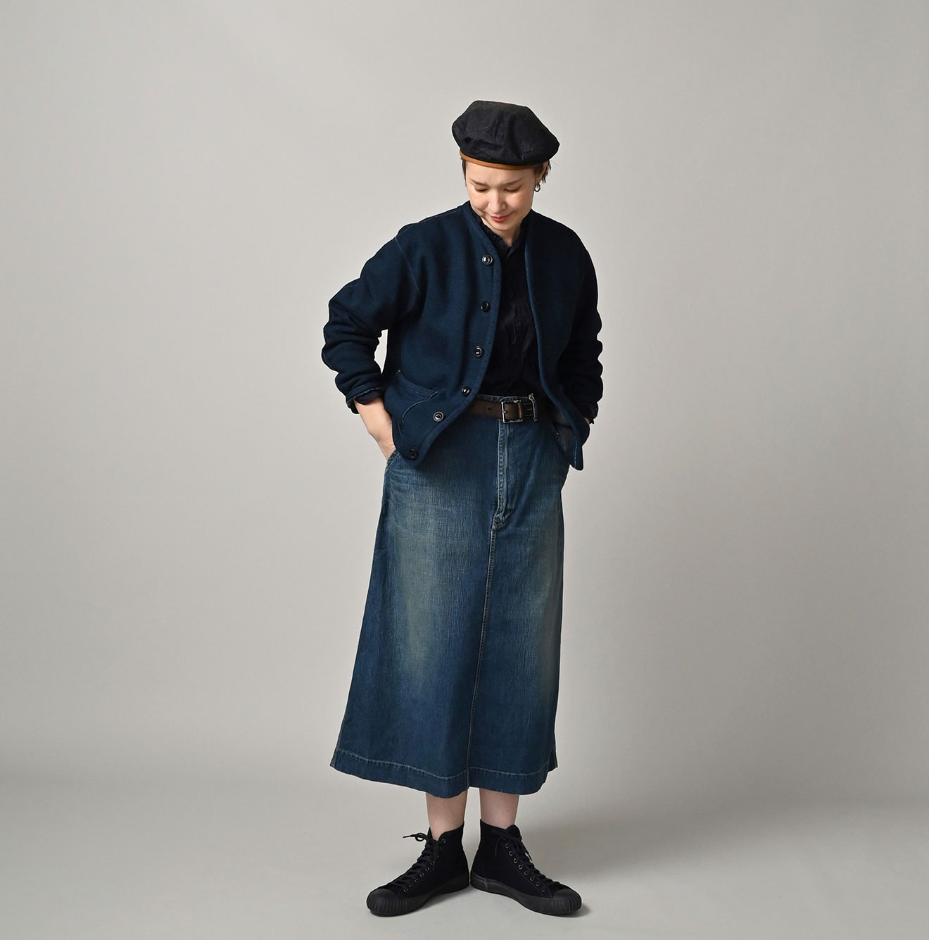 Indigo Heritage Urake 908 Binder Cardigan Female Model