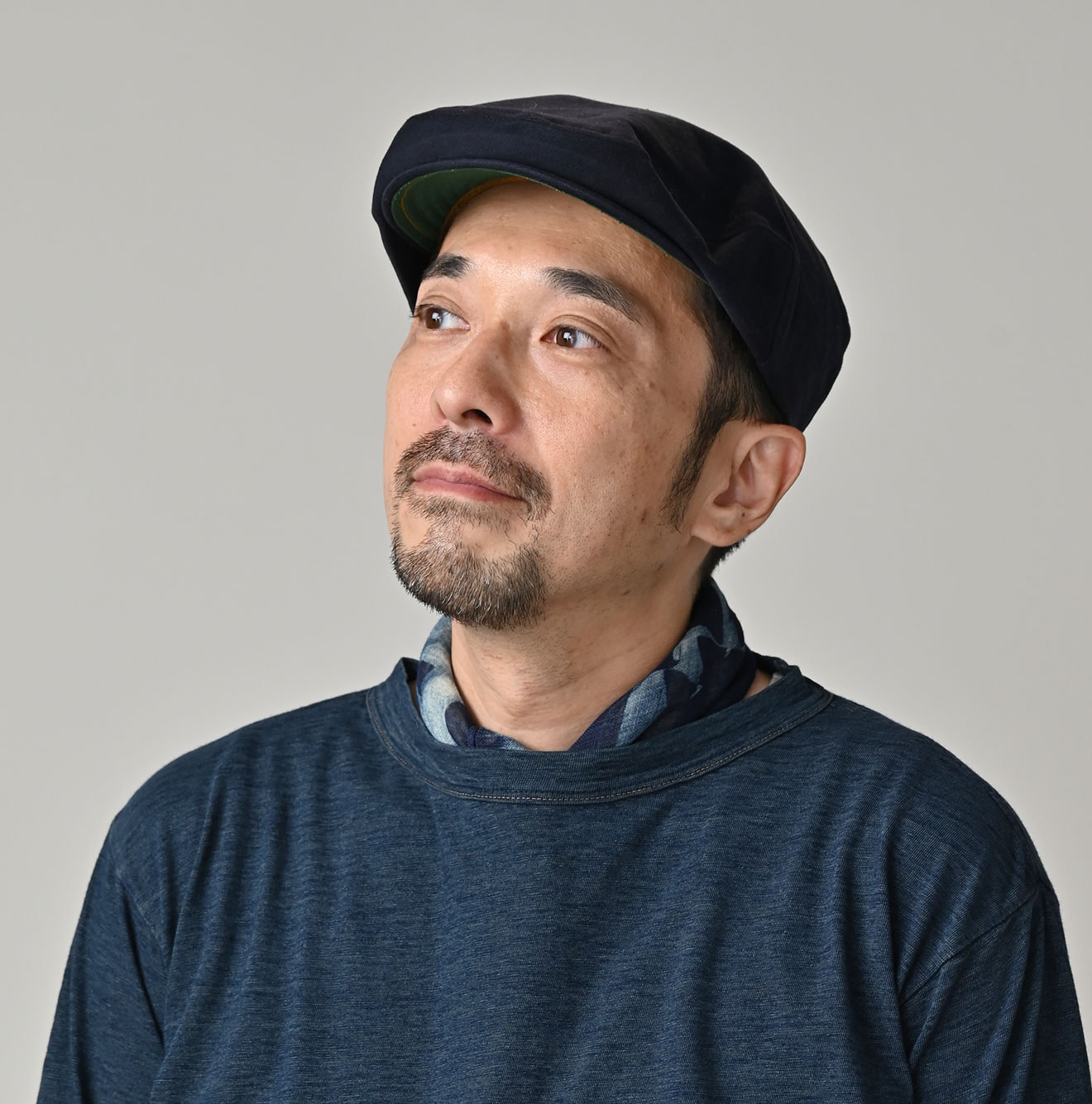 Indigo Gauze Aya Picture Book Bandana Male Model