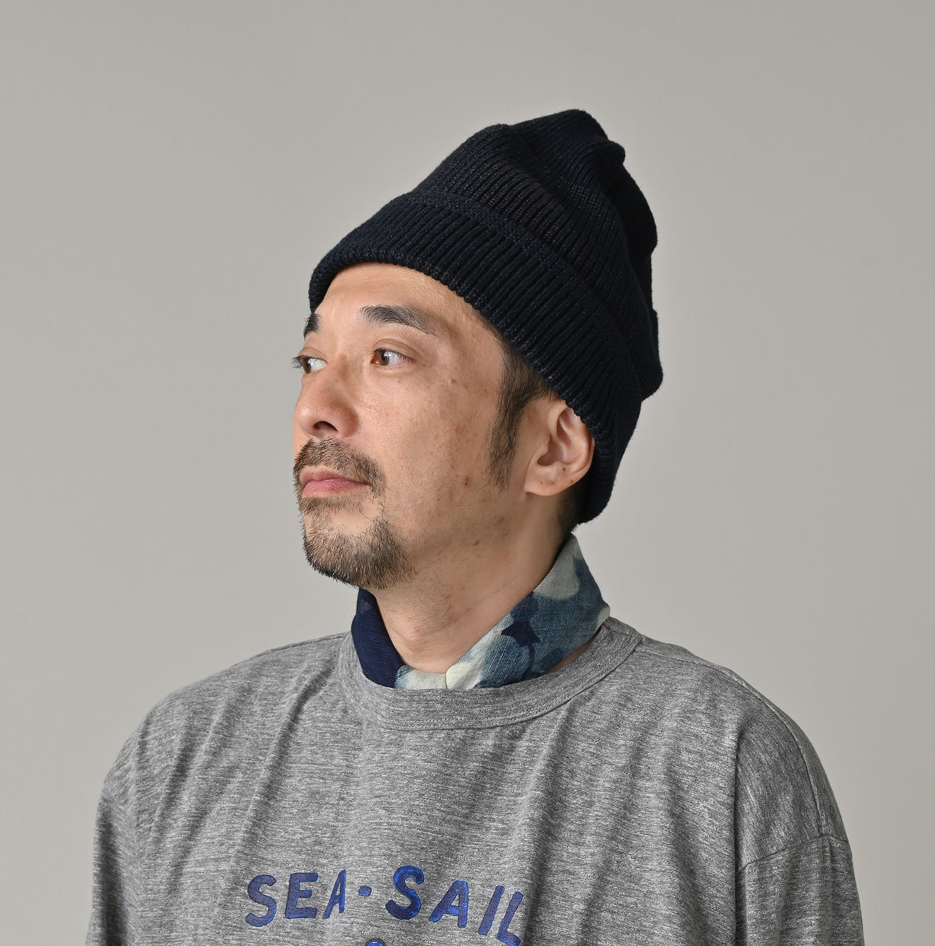 Indigo Gauze Aya Picture Book Bandana Male Model