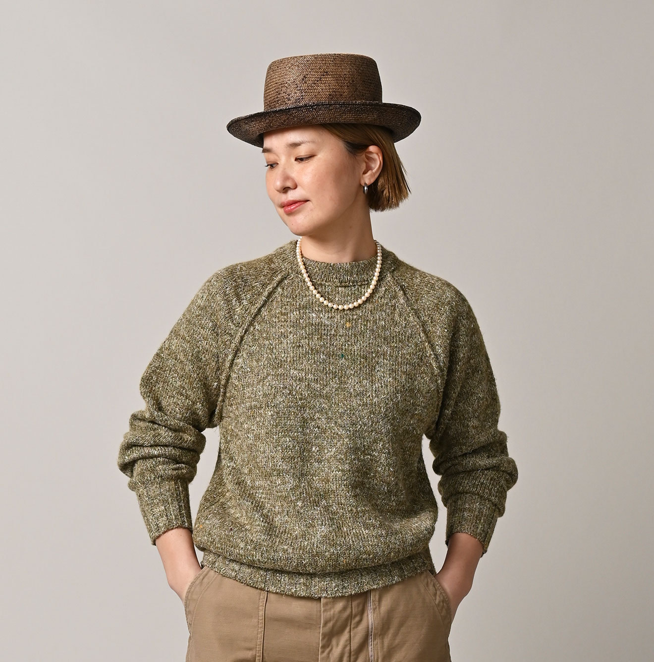 Cashmere Linen Raglan Sleeve Sweatshirt MEN Female Model