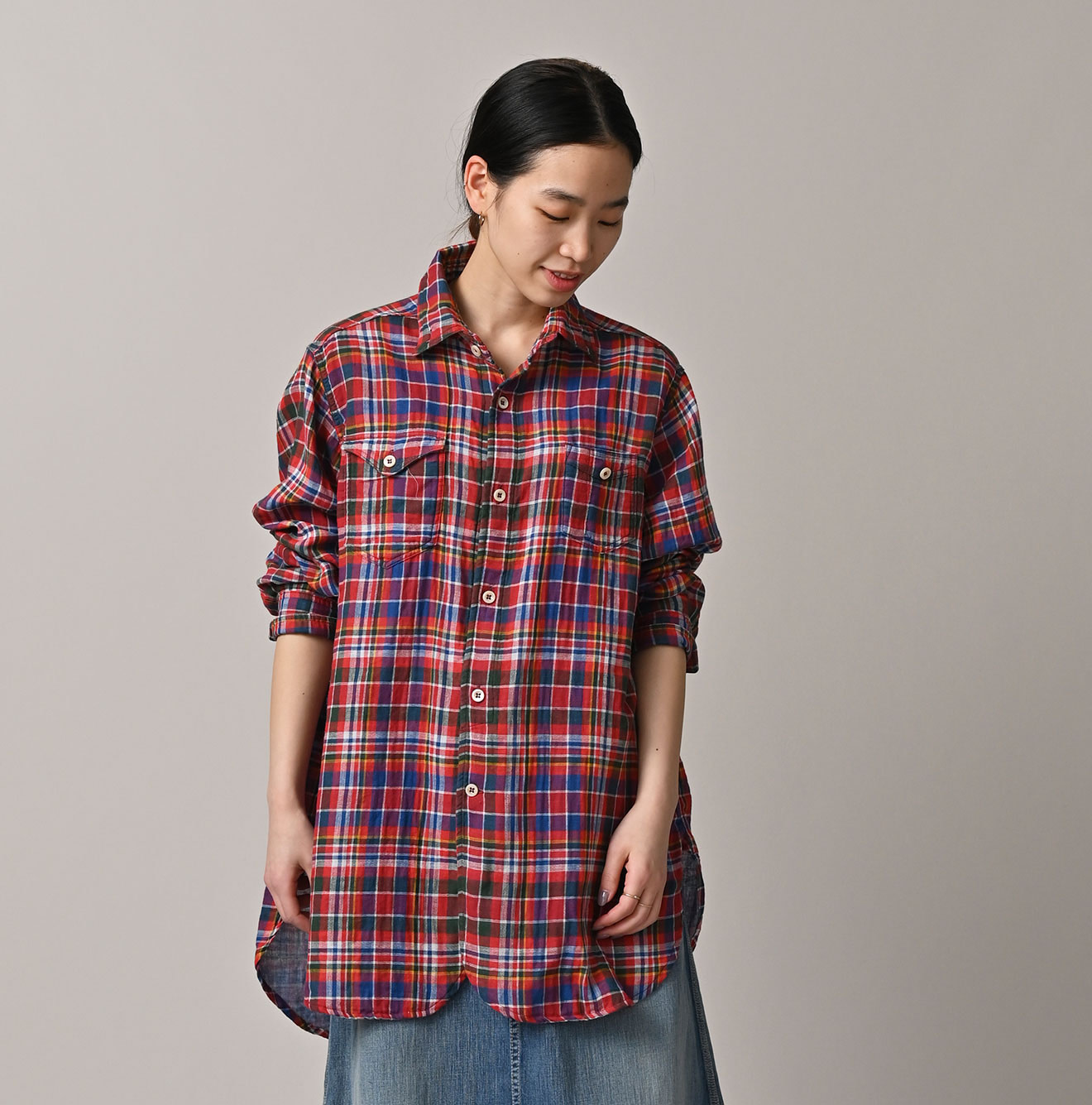 Gauze Double Woven 908 Gatcha-Pocket Shirt Female Model