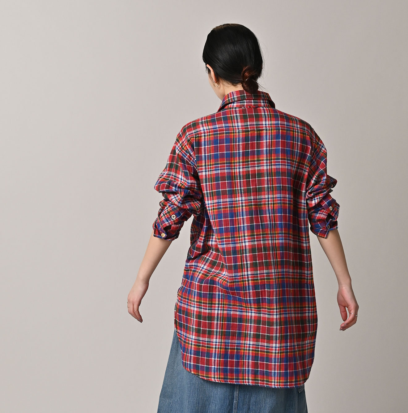 Gauze Double Woven 908 Gatcha-Pocket Shirt Female Model