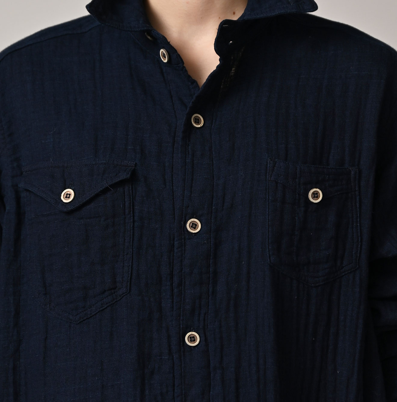 Indigo Gauze Double Woven 908 Gatcha-Pocket Shirt Detail