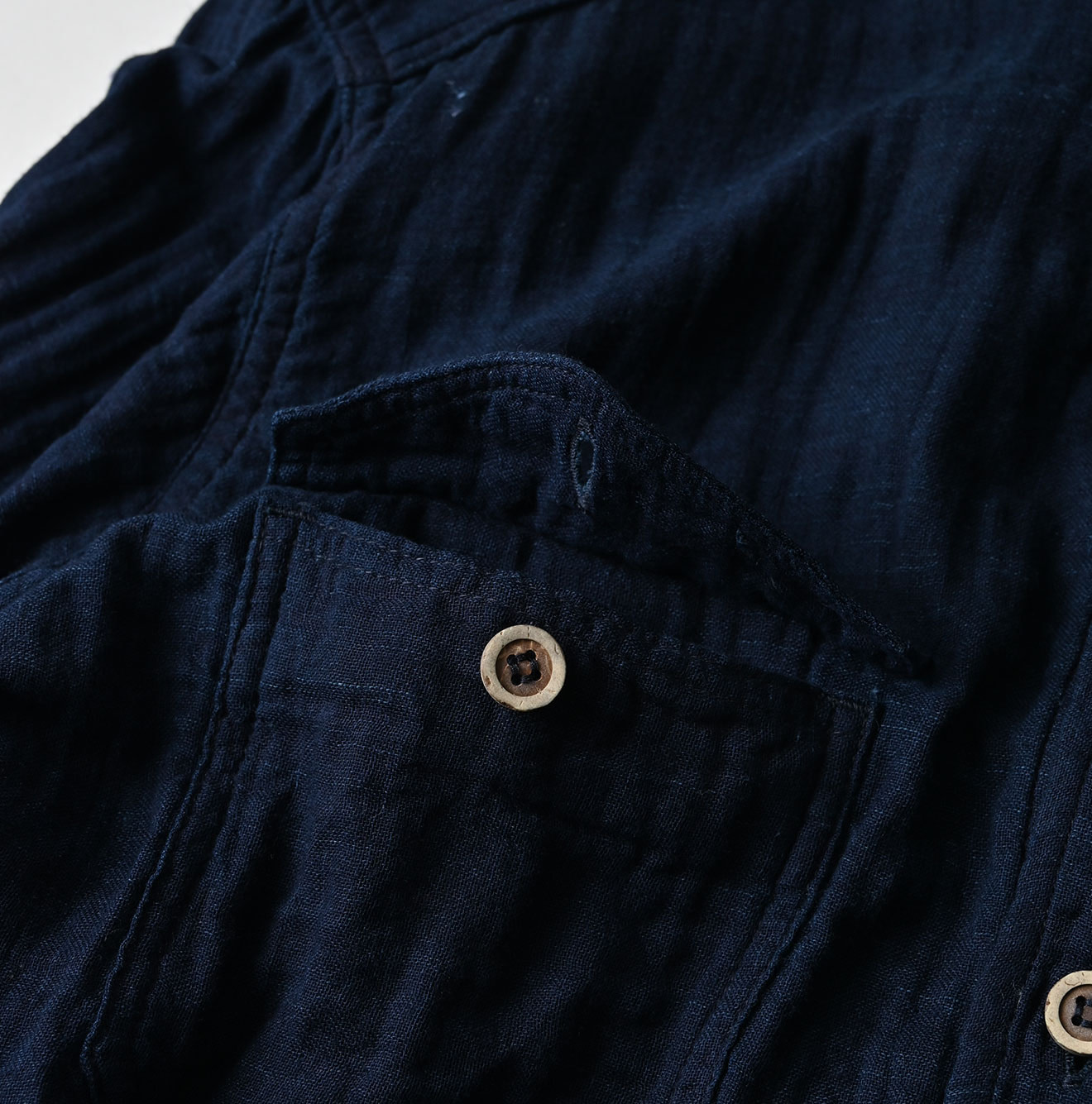 Indigo Gauze Double Woven 908 Gatcha-Pocket Shirt Detail