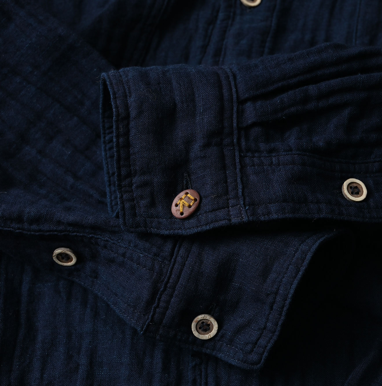 Indigo Gauze Double Woven 908 Gatcha-Pocket Shirt Detail