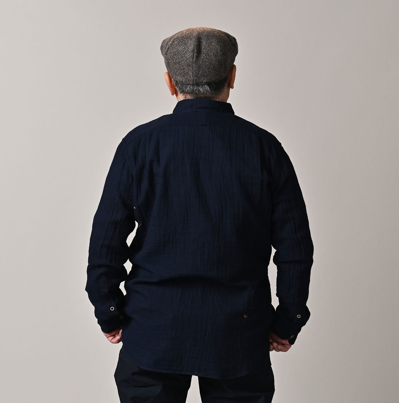 Indigo Gauze Double Woven 908 Loafer Button Down Shirt Male Model