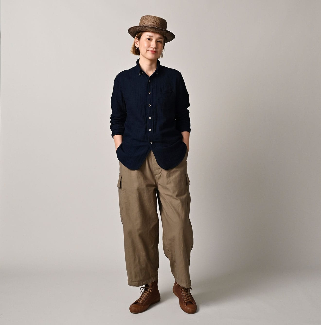 Indigo Gauze Double Woven 908 Loafer Button Down Shirt Female Model