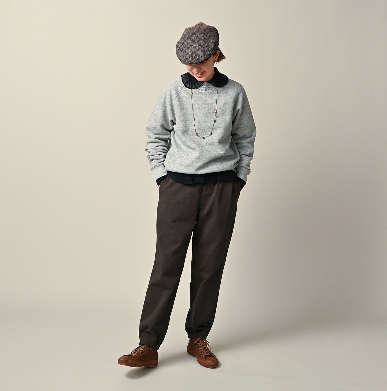 Dekoboko Tenjiku 908 Pants Female Model