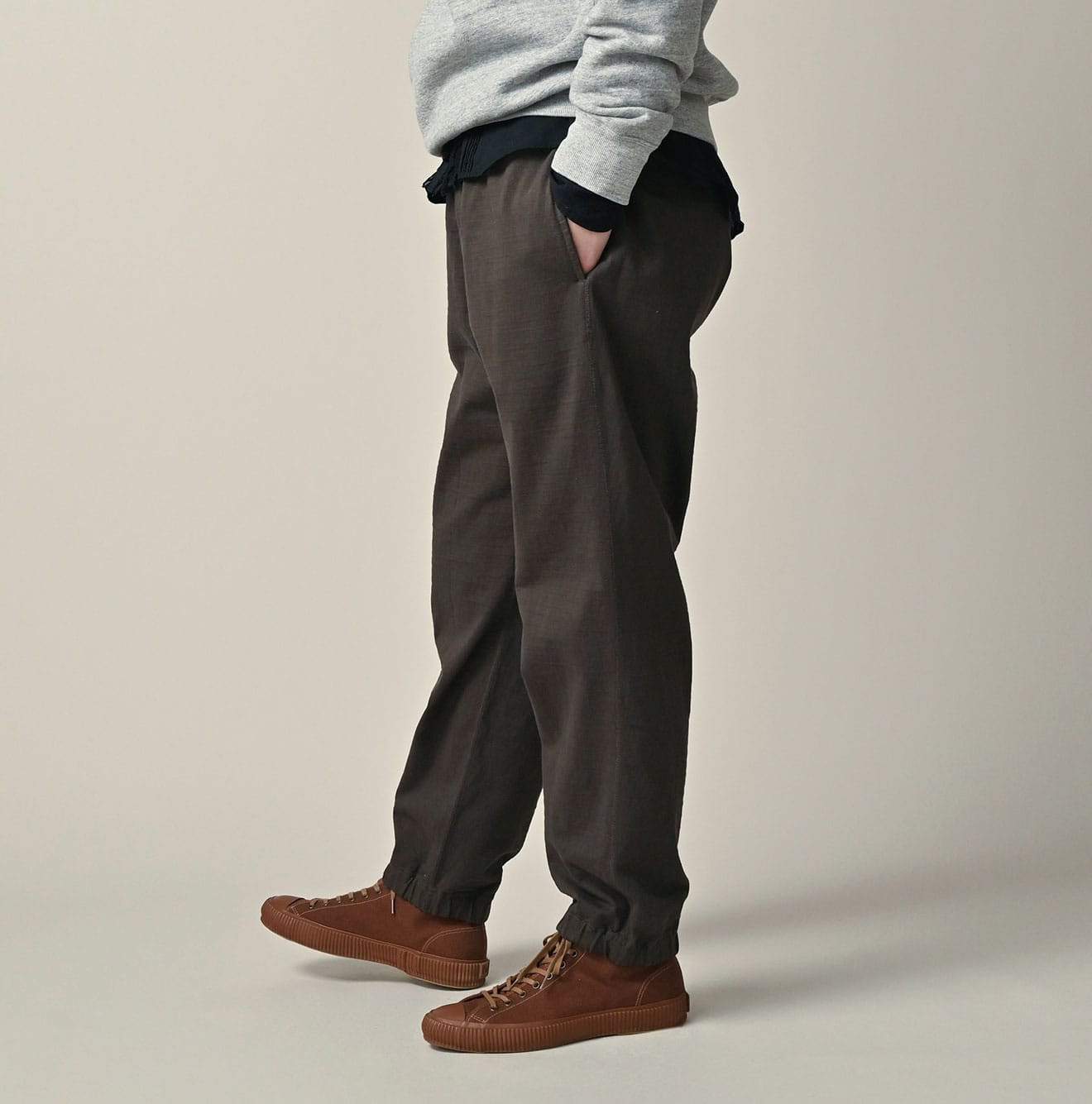 Dekoboko Tenjiku 908 Pants Female Model